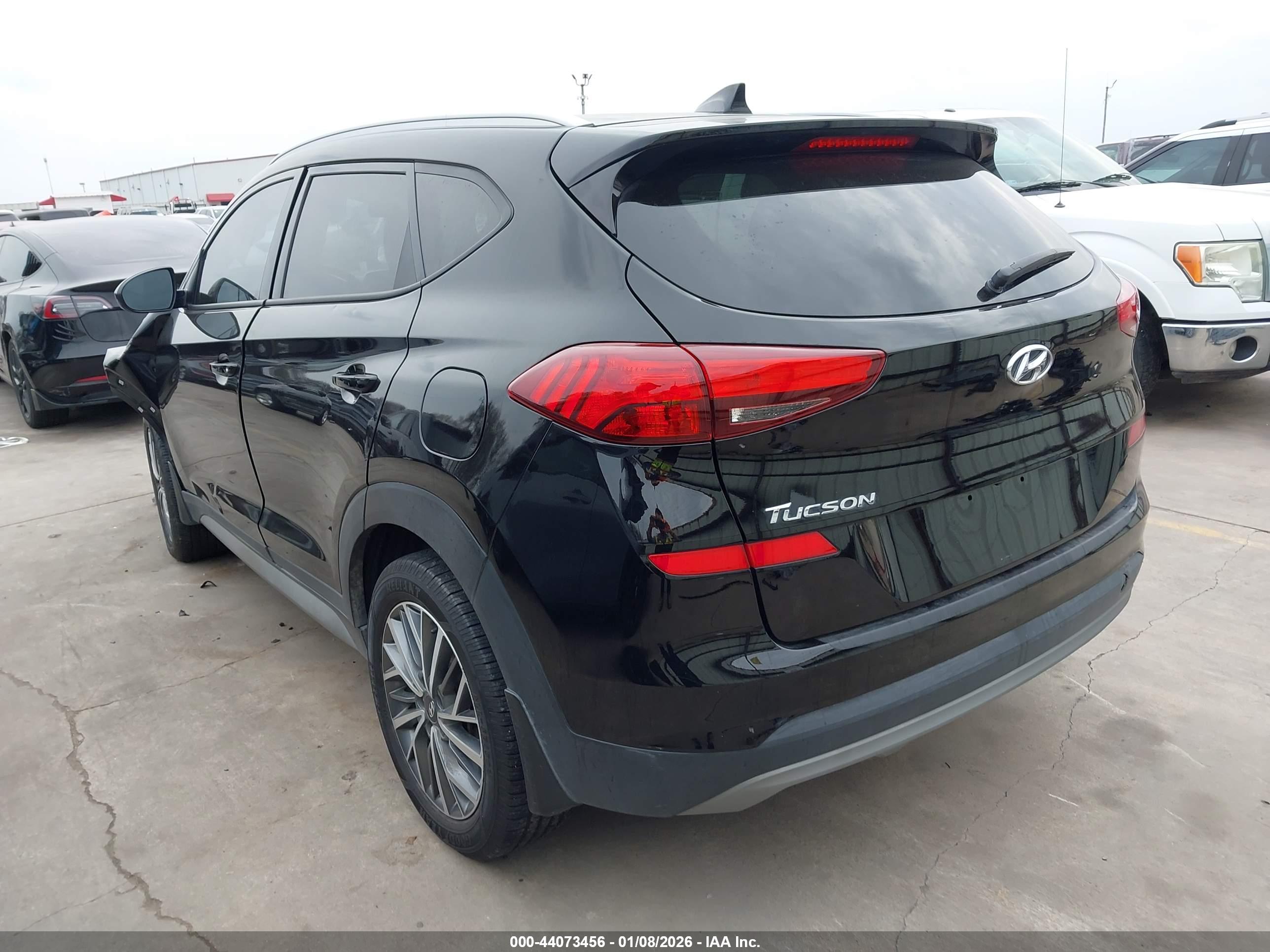 HYUNDAI TUCSON image 3