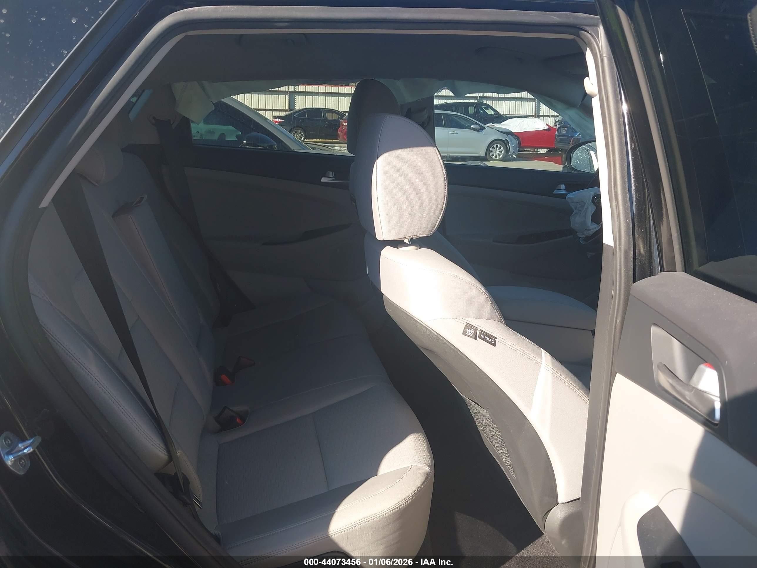 HYUNDAI TUCSON image 8