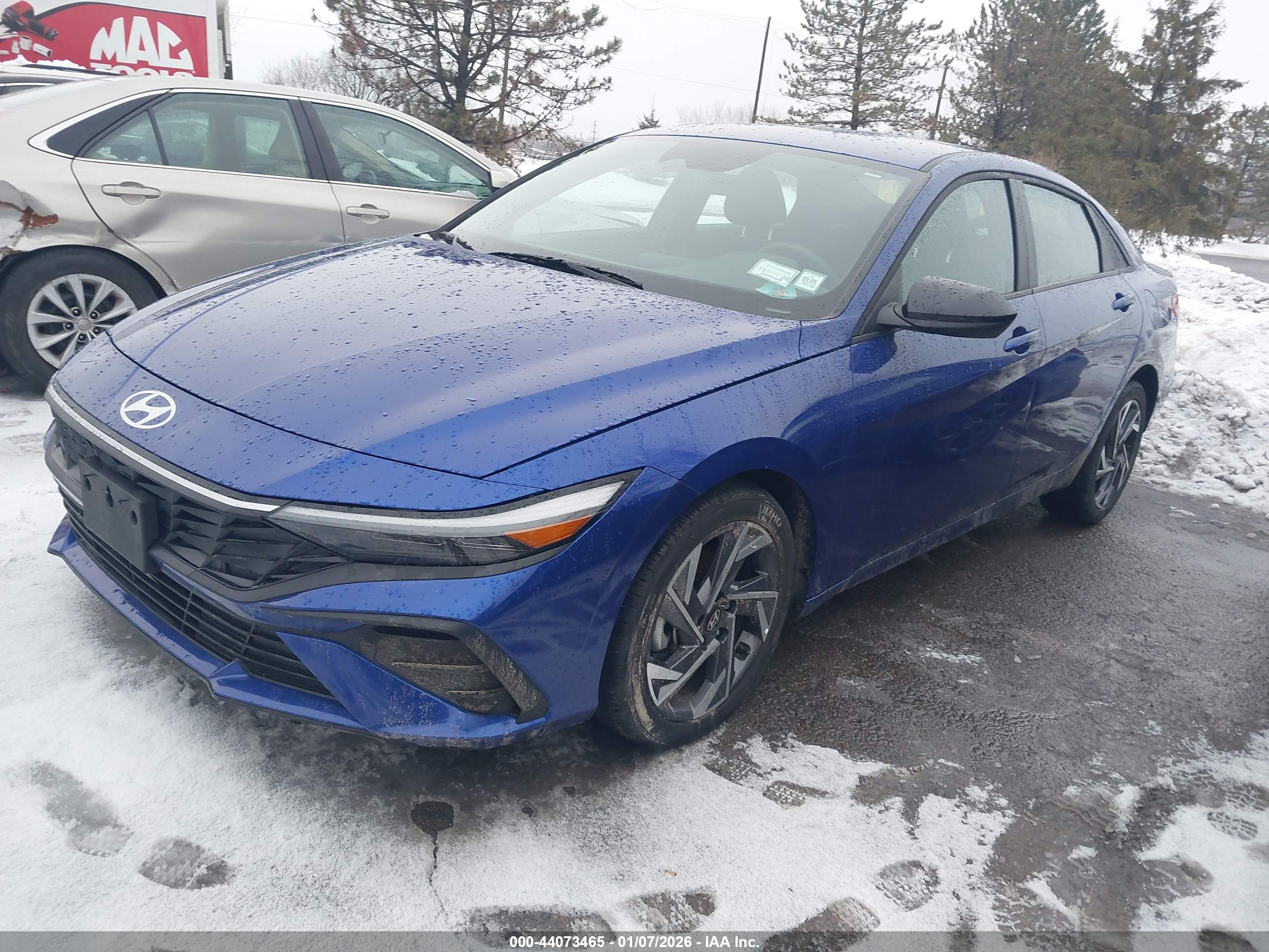 HYUNDAI ELANTRA image 2