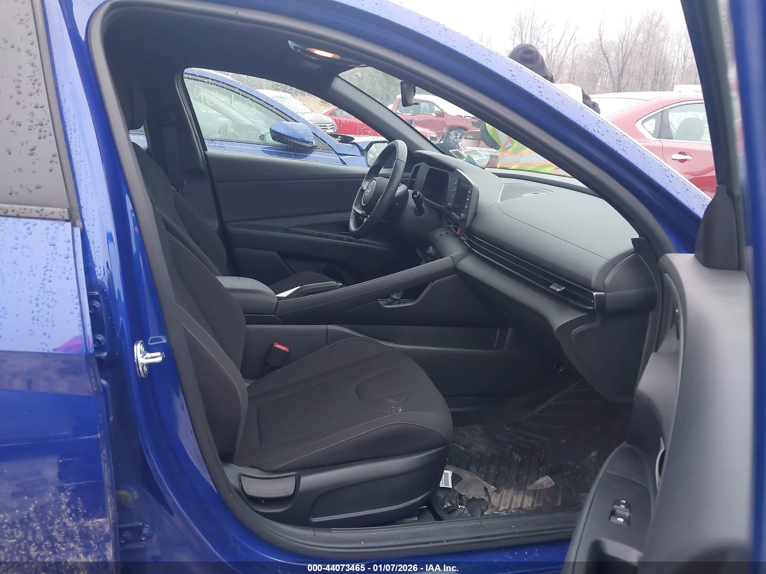 HYUNDAI ELANTRA image 5
