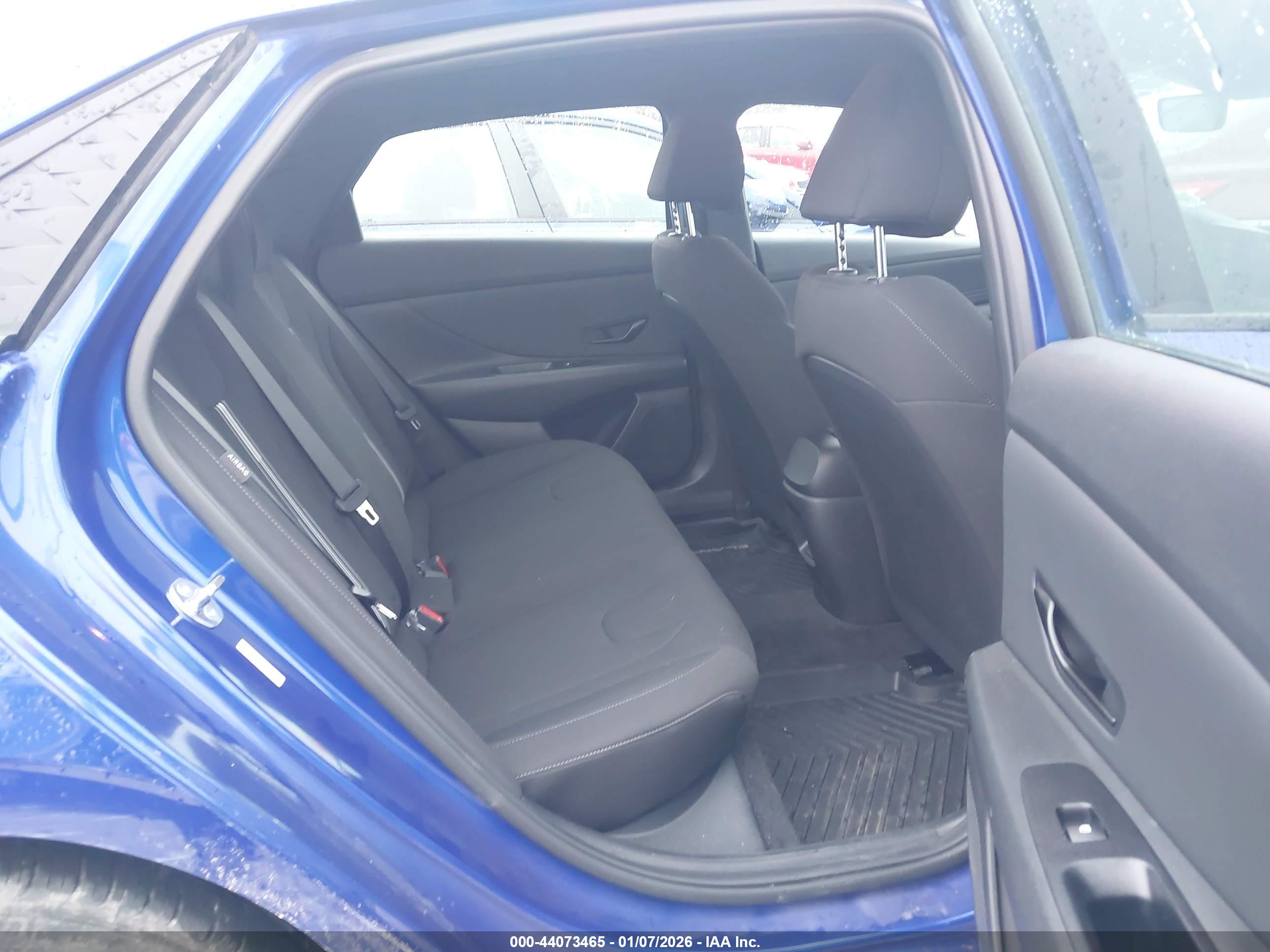 HYUNDAI ELANTRA image 8