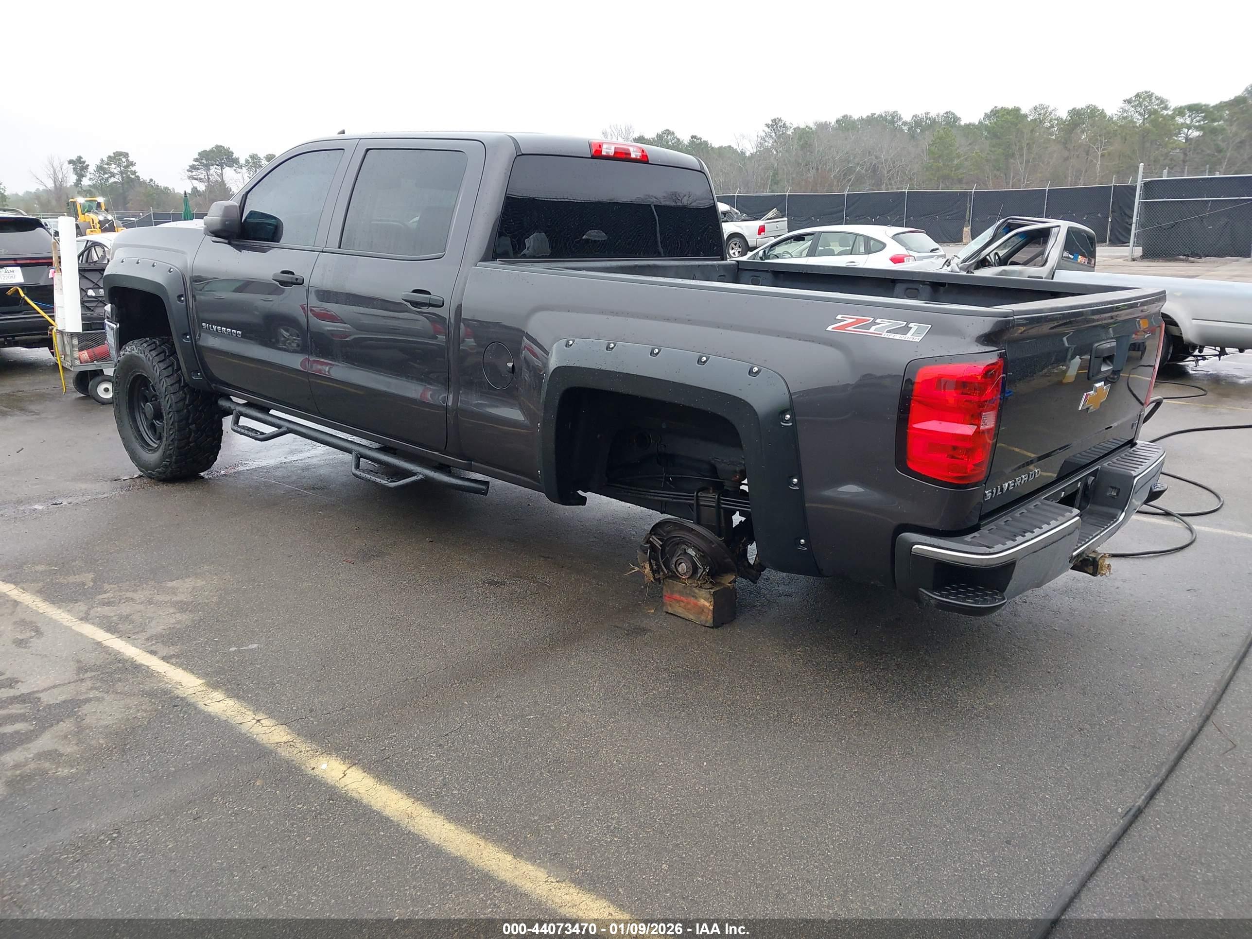CHEVROLET SILVERADO image 3