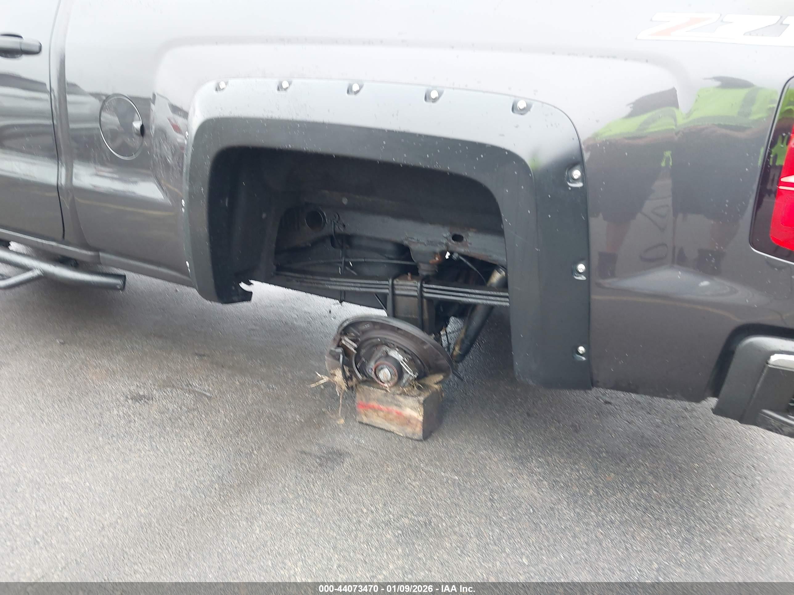 CHEVROLET SILVERADO image 6