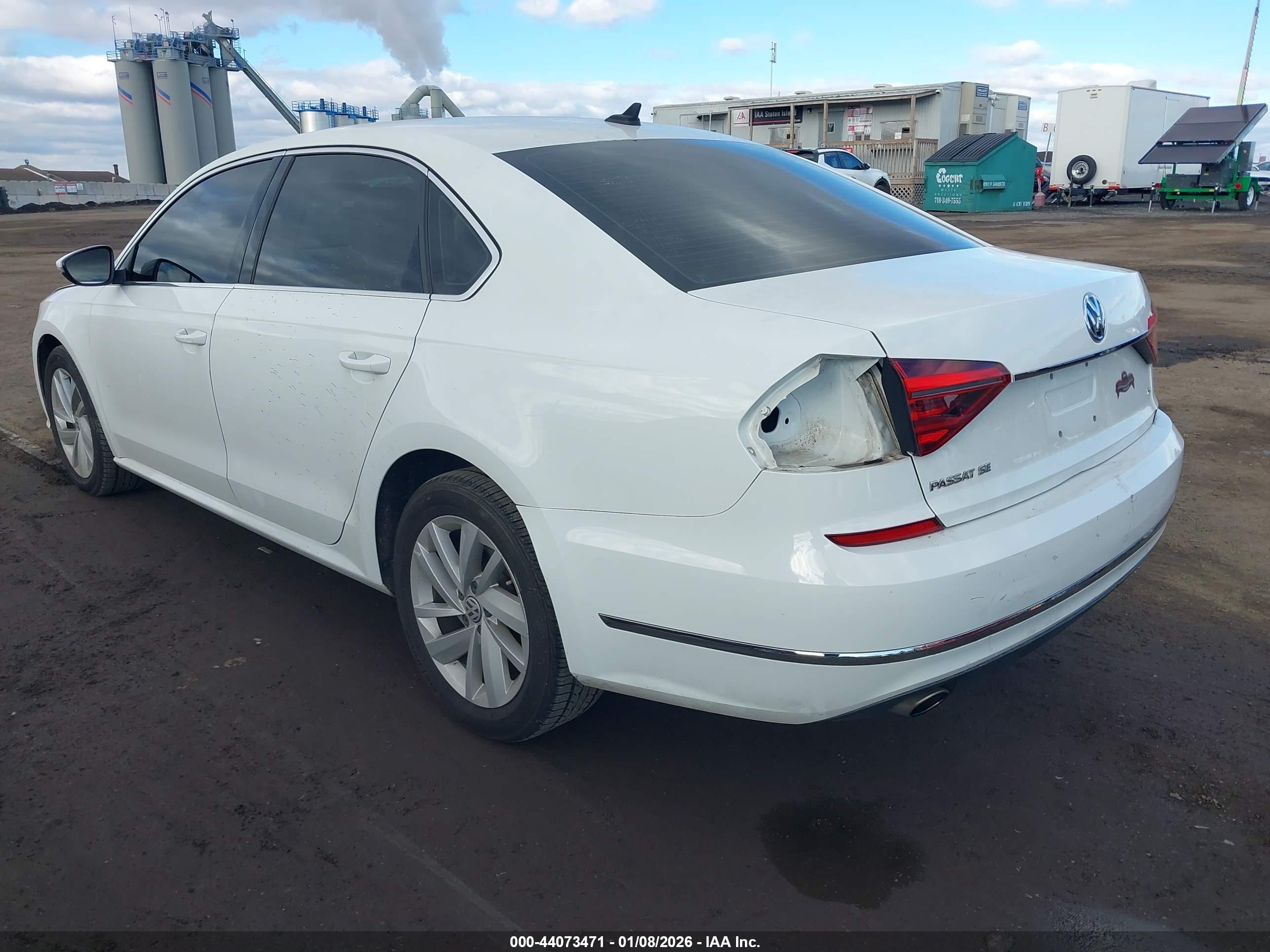VOLKSWAGEN PASSAT image 3