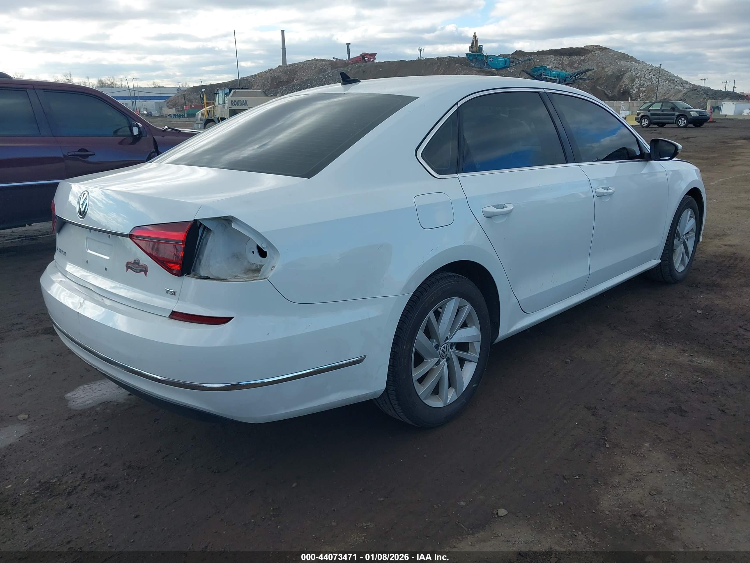 VOLKSWAGEN PASSAT image 4