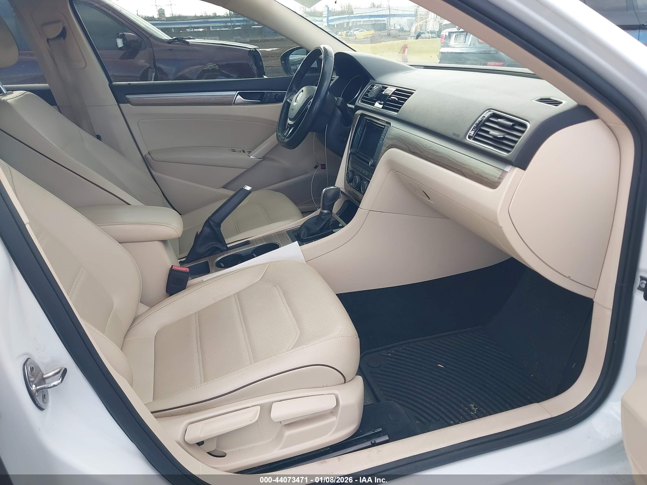 VOLKSWAGEN PASSAT image 5