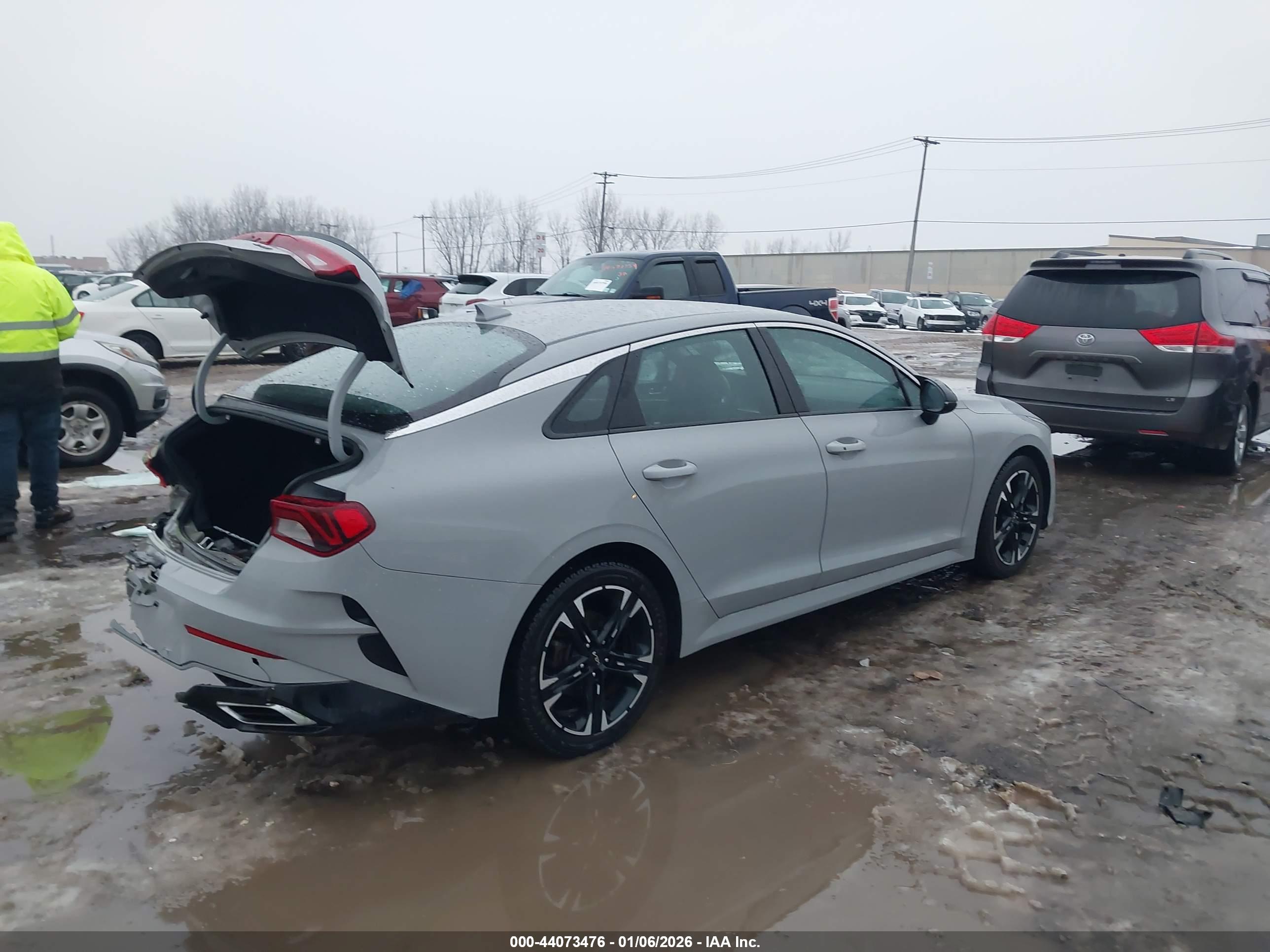KIA K5 image 4