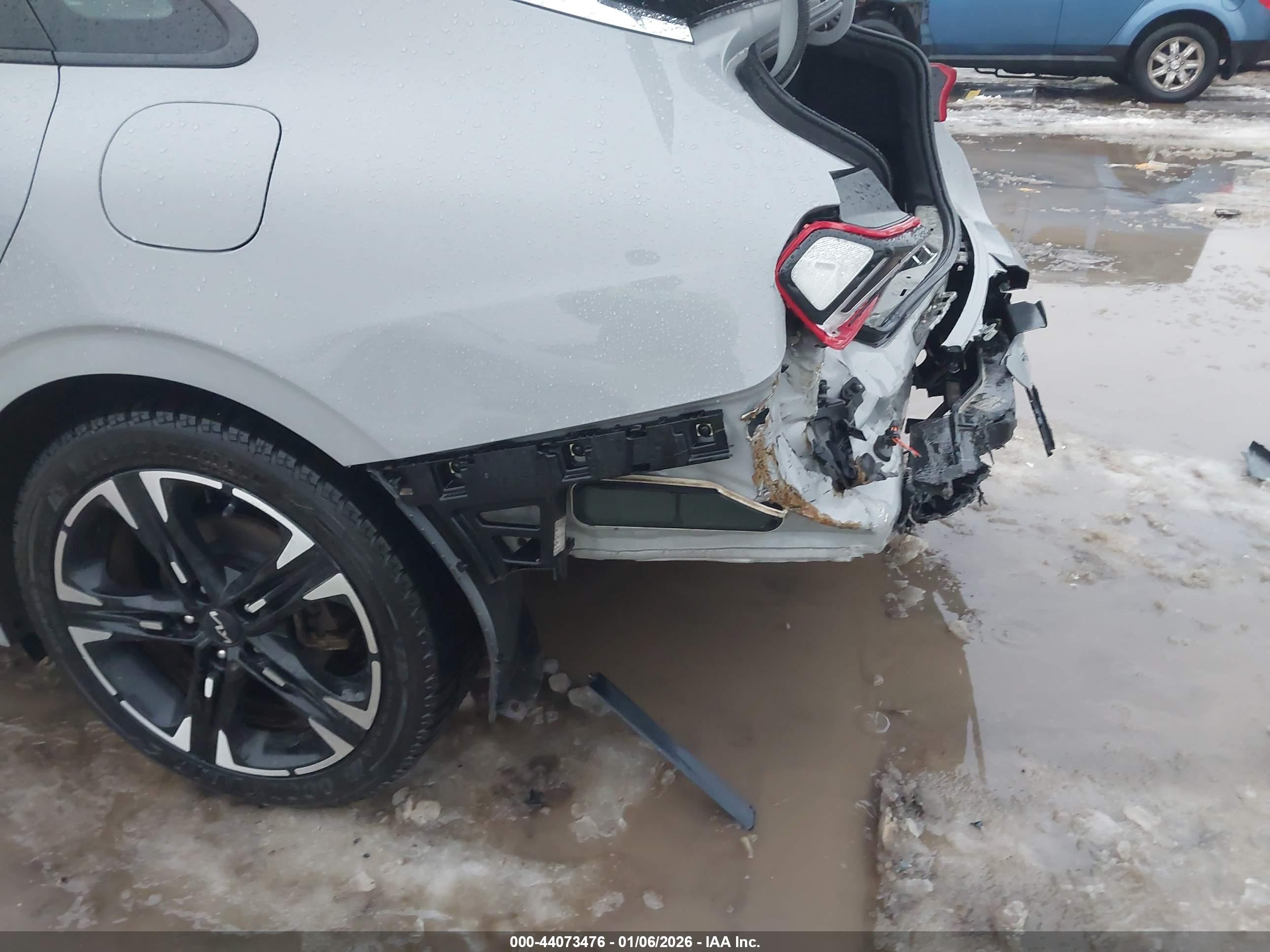 KIA K5 image 6