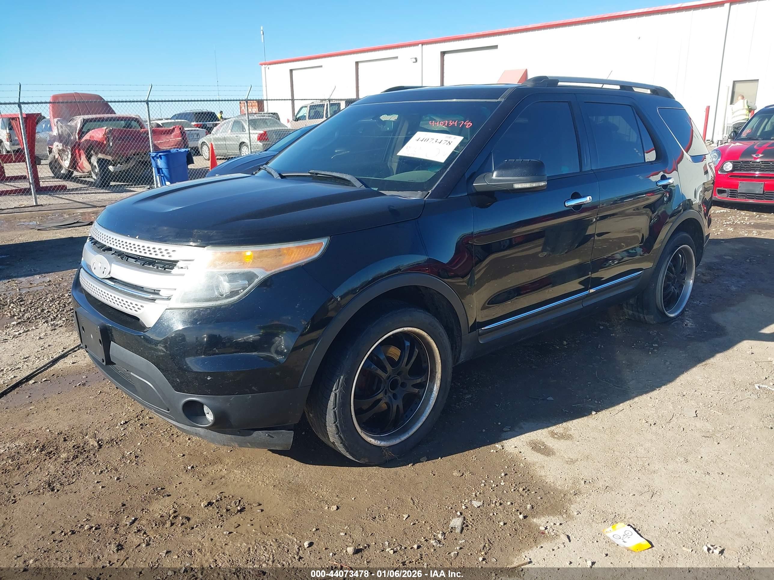 FORD EXPLORER image 2
