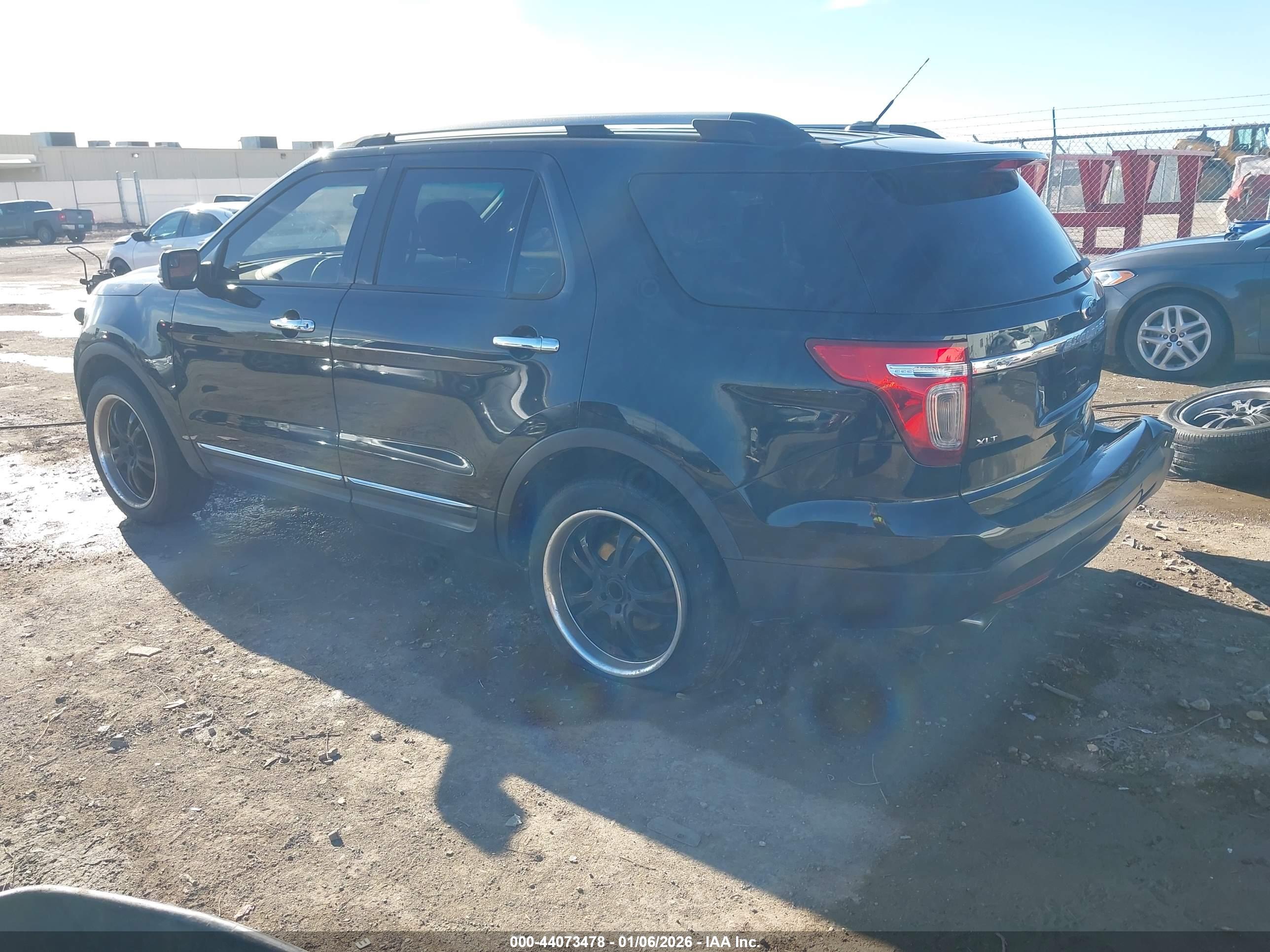 FORD EXPLORER image 3
