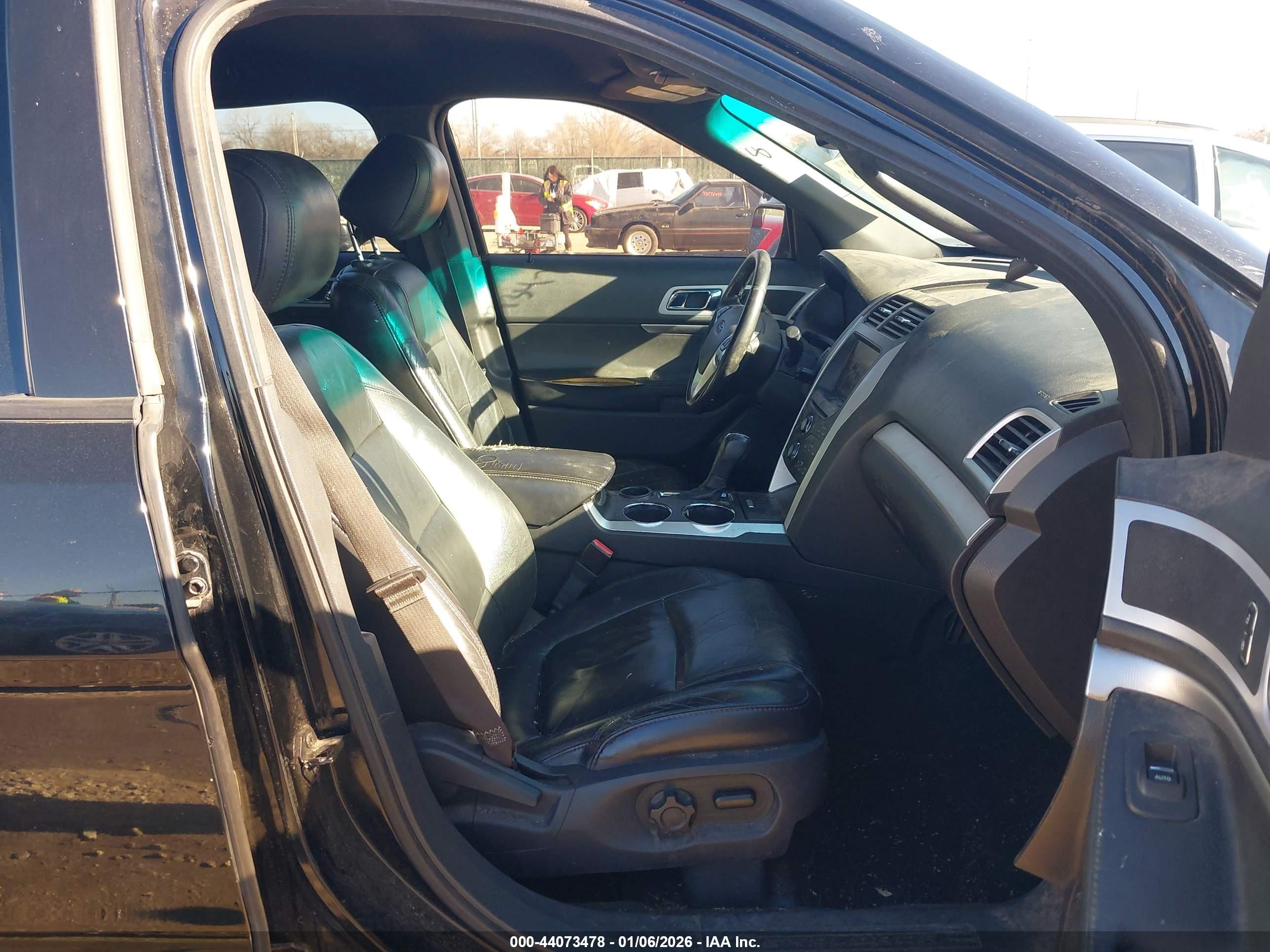 FORD EXPLORER image 5