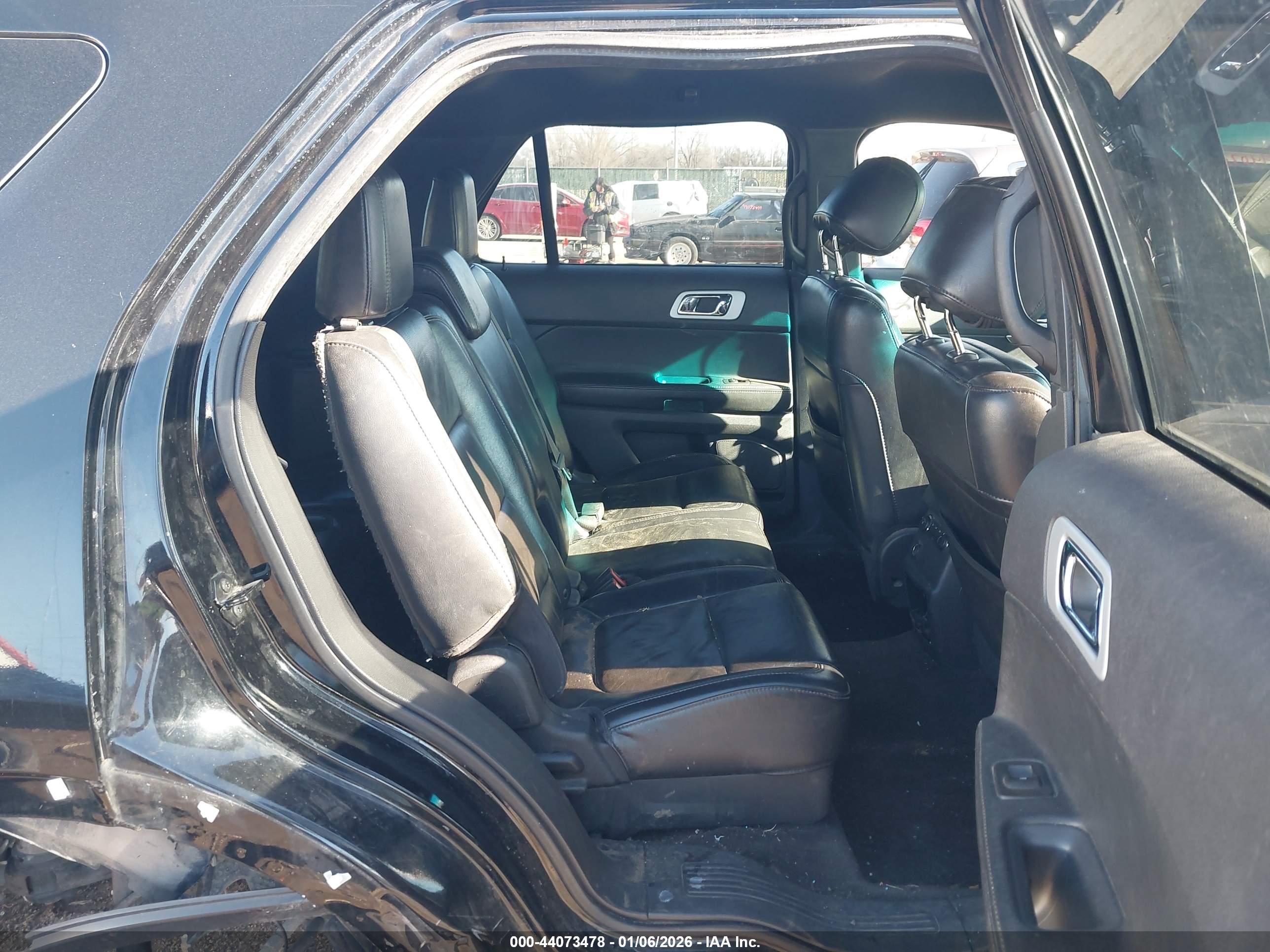 FORD EXPLORER image 8
