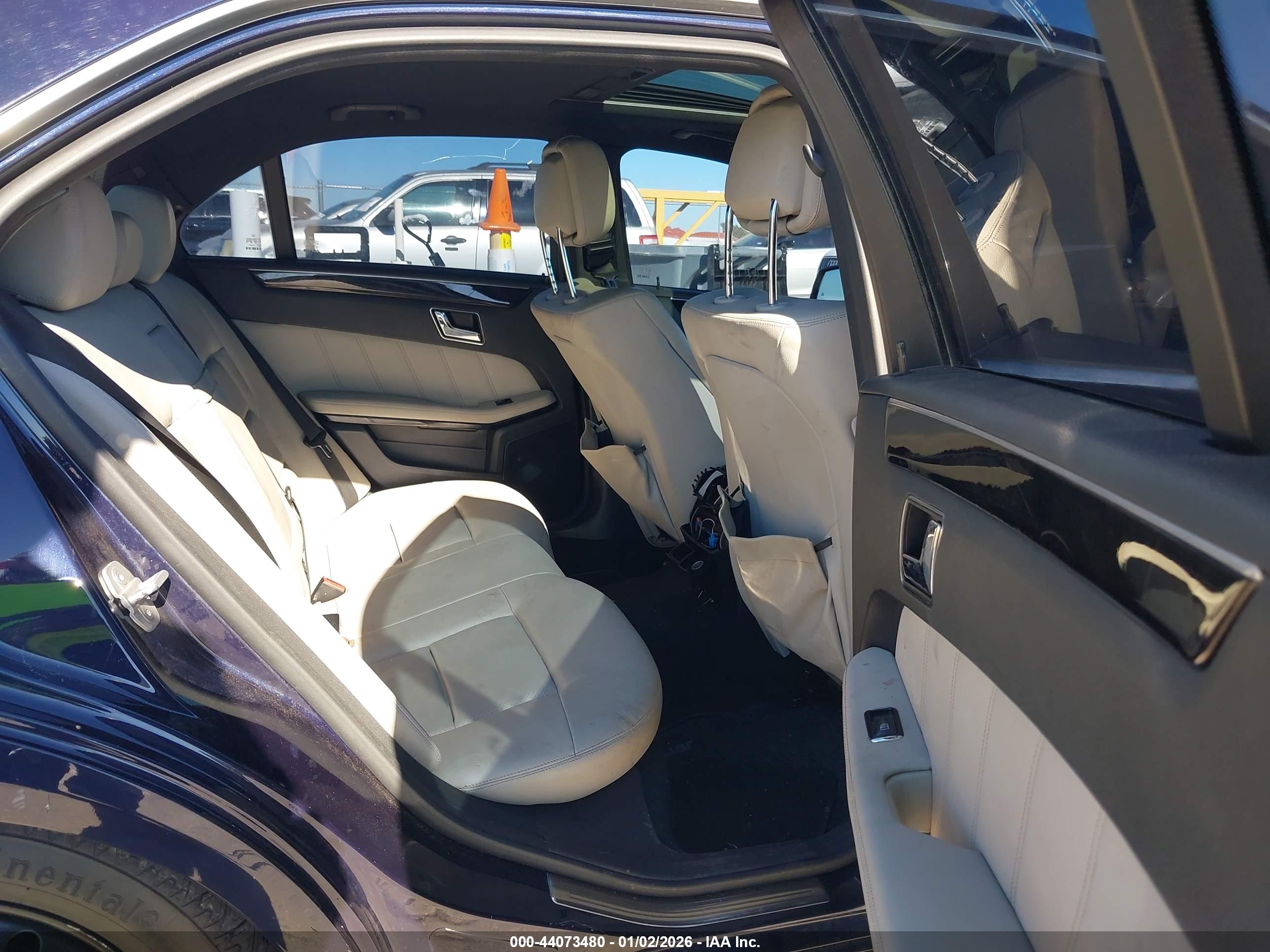 MERCEDES-BENZ E image 8