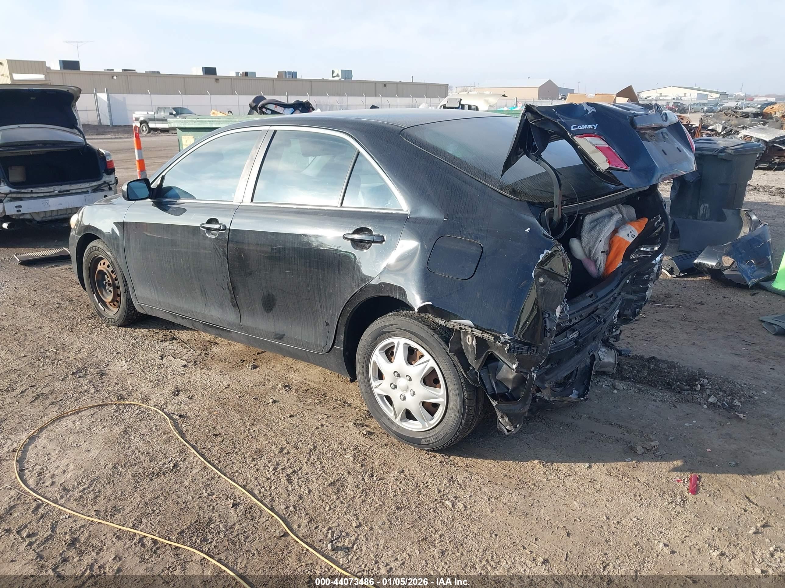 TOYOTA CAMRY image 3