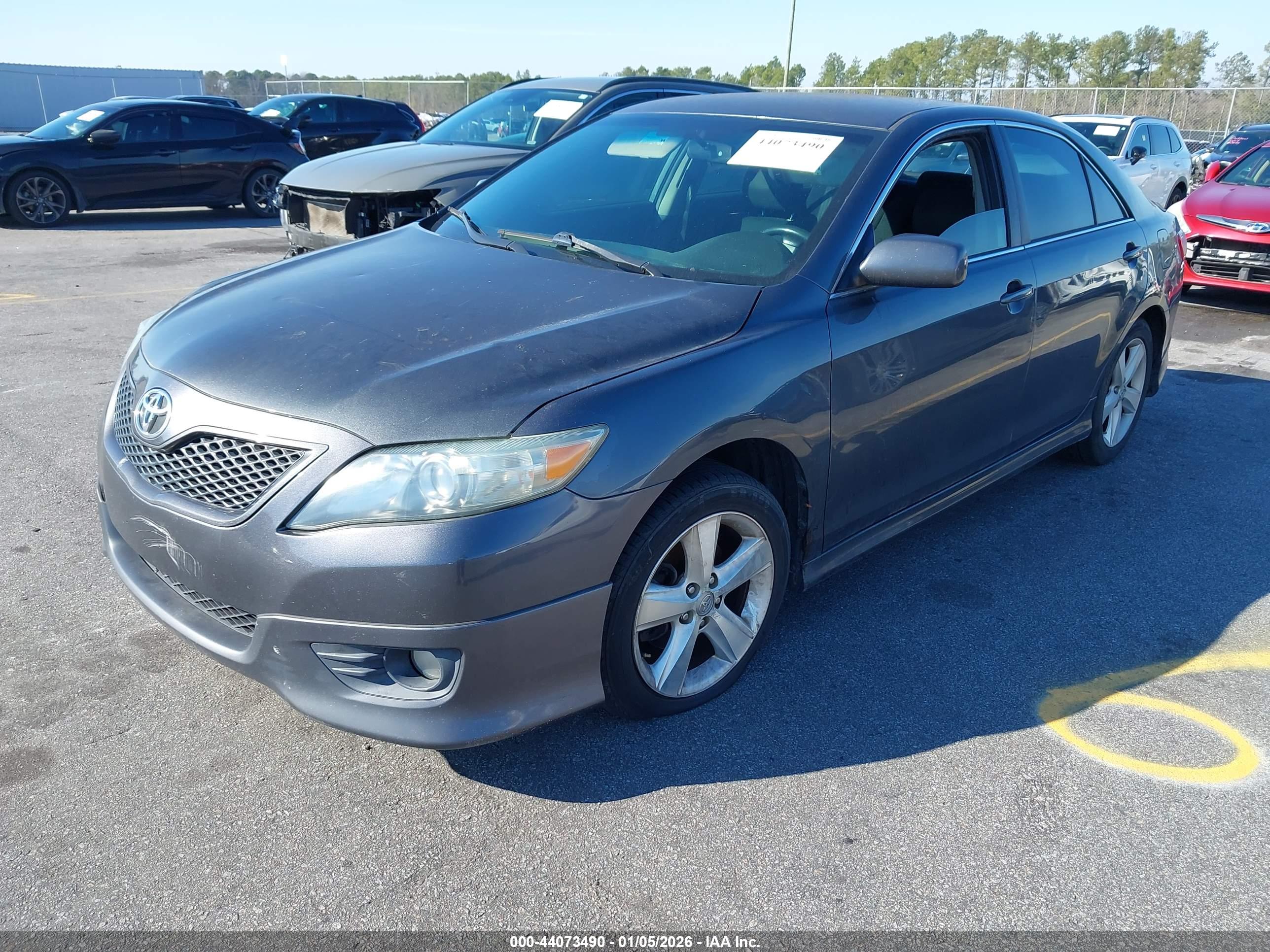 TOYOTA CAMRY image 2