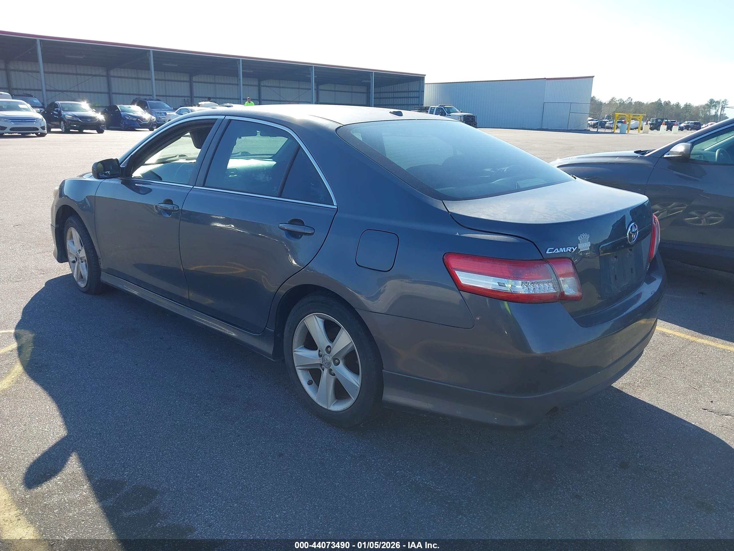 TOYOTA CAMRY image 3