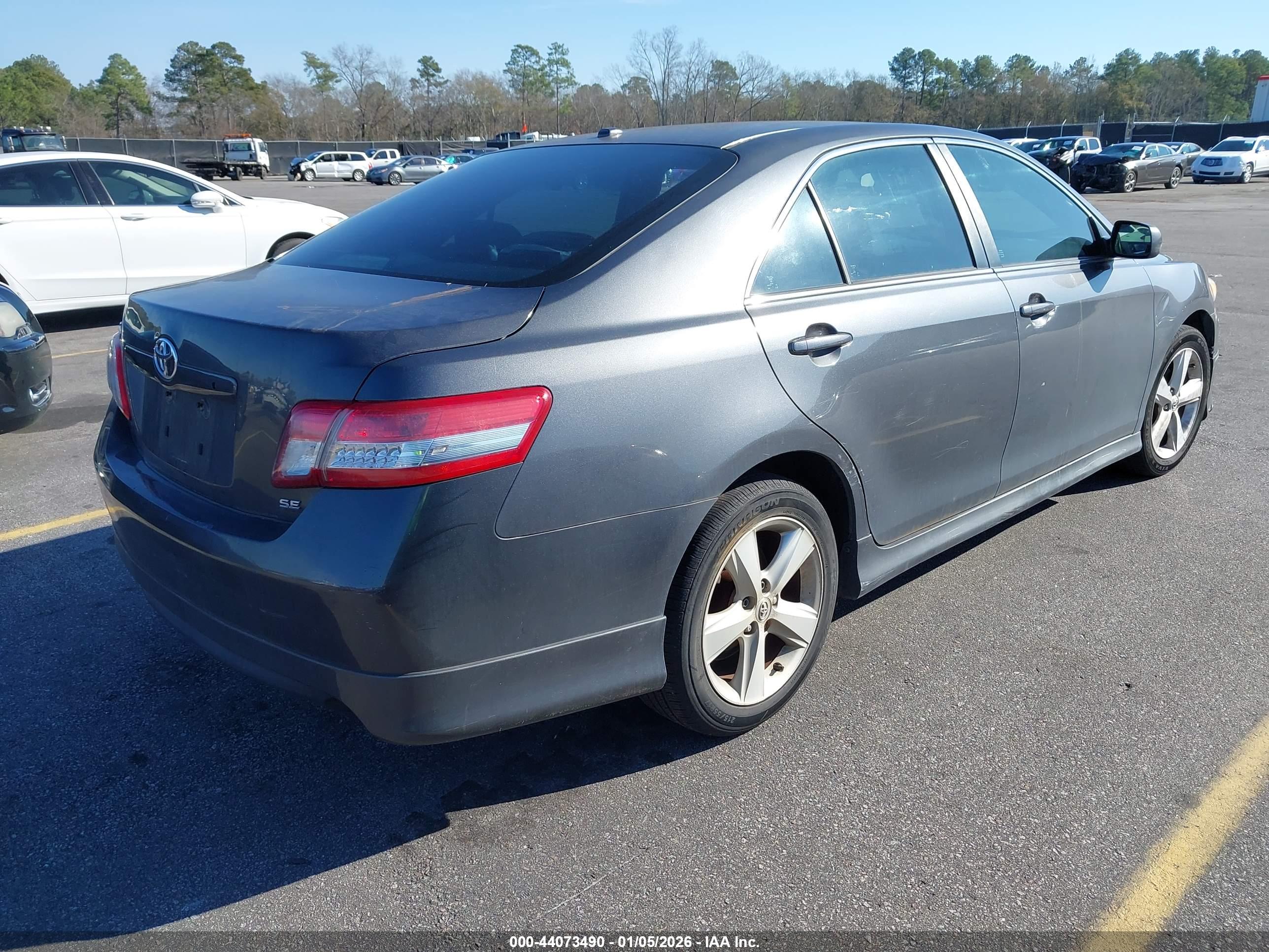 TOYOTA CAMRY image 4