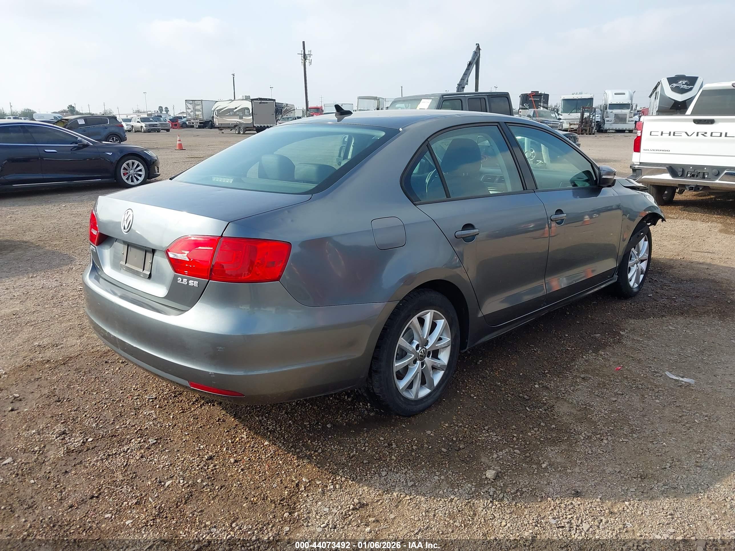 VOLKSWAGEN JETTA image 4