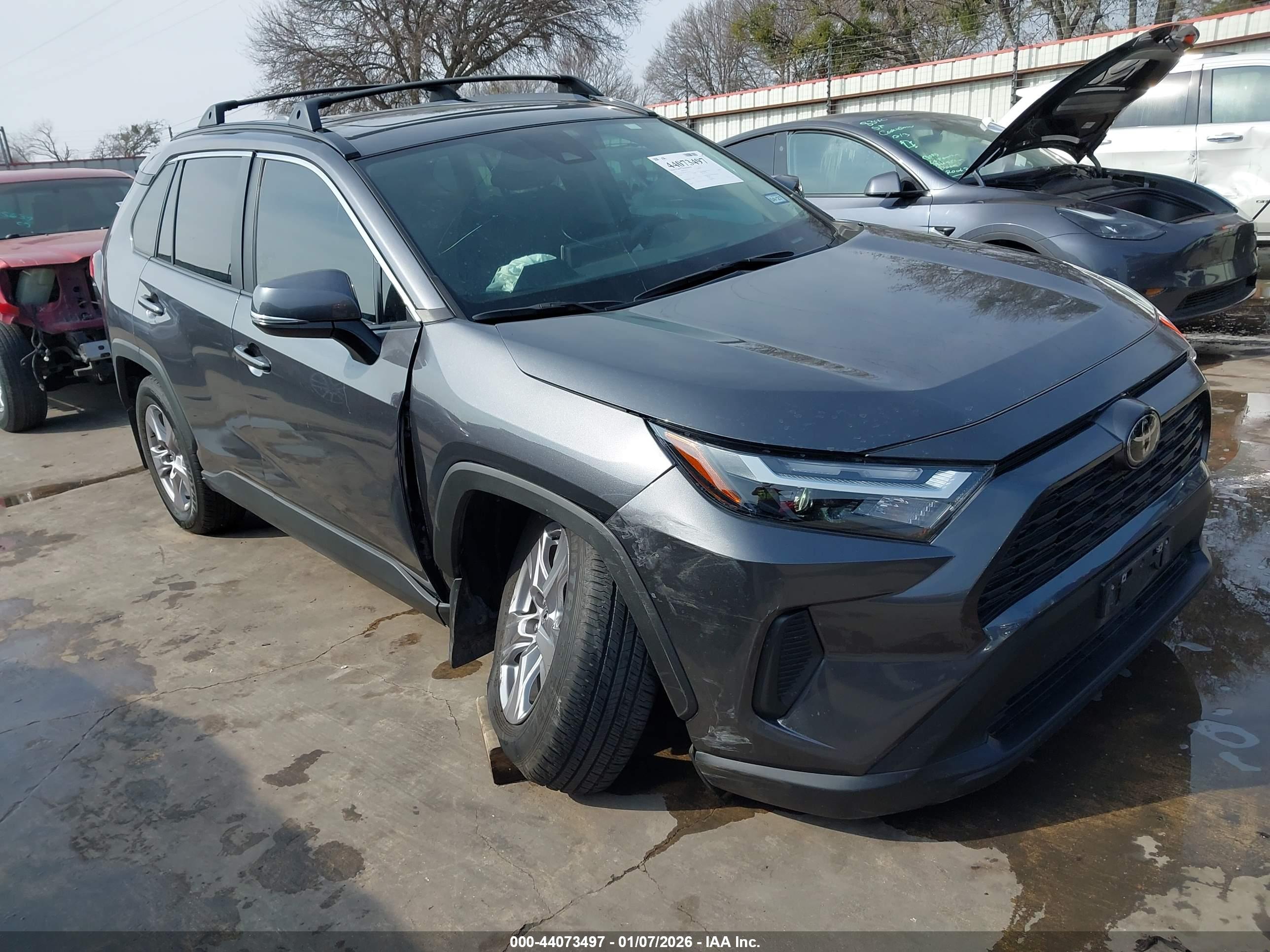 TOYOTA RAV4 image 6