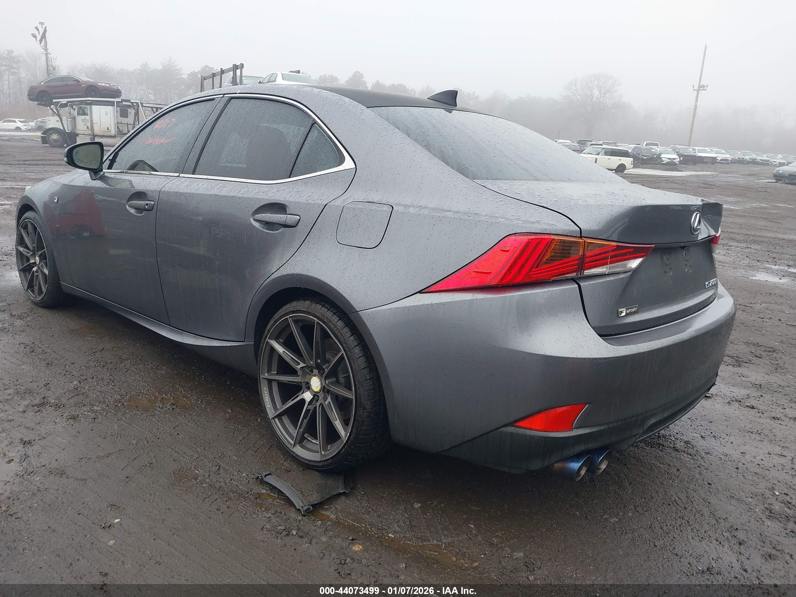 LEXUS IS image 3