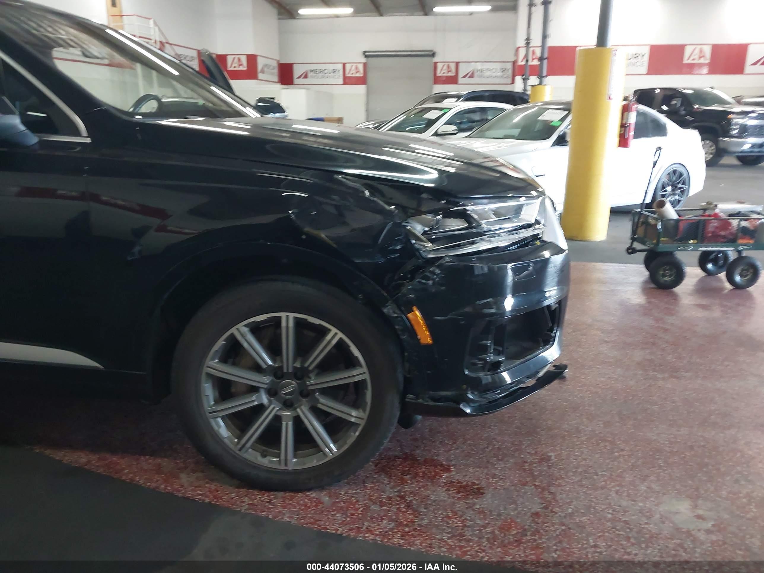 AUDI Q7 image 6
