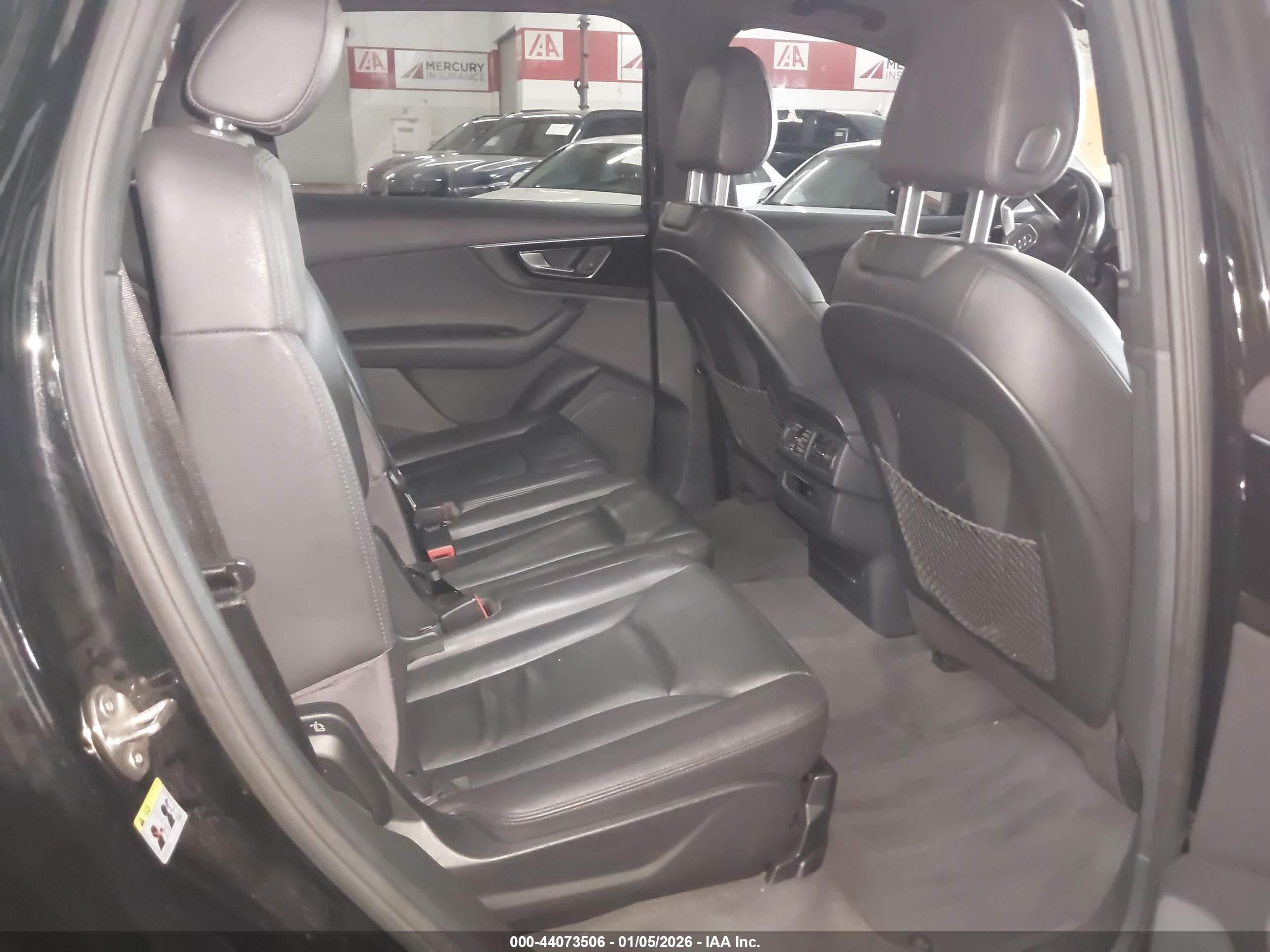 AUDI Q7 image 8