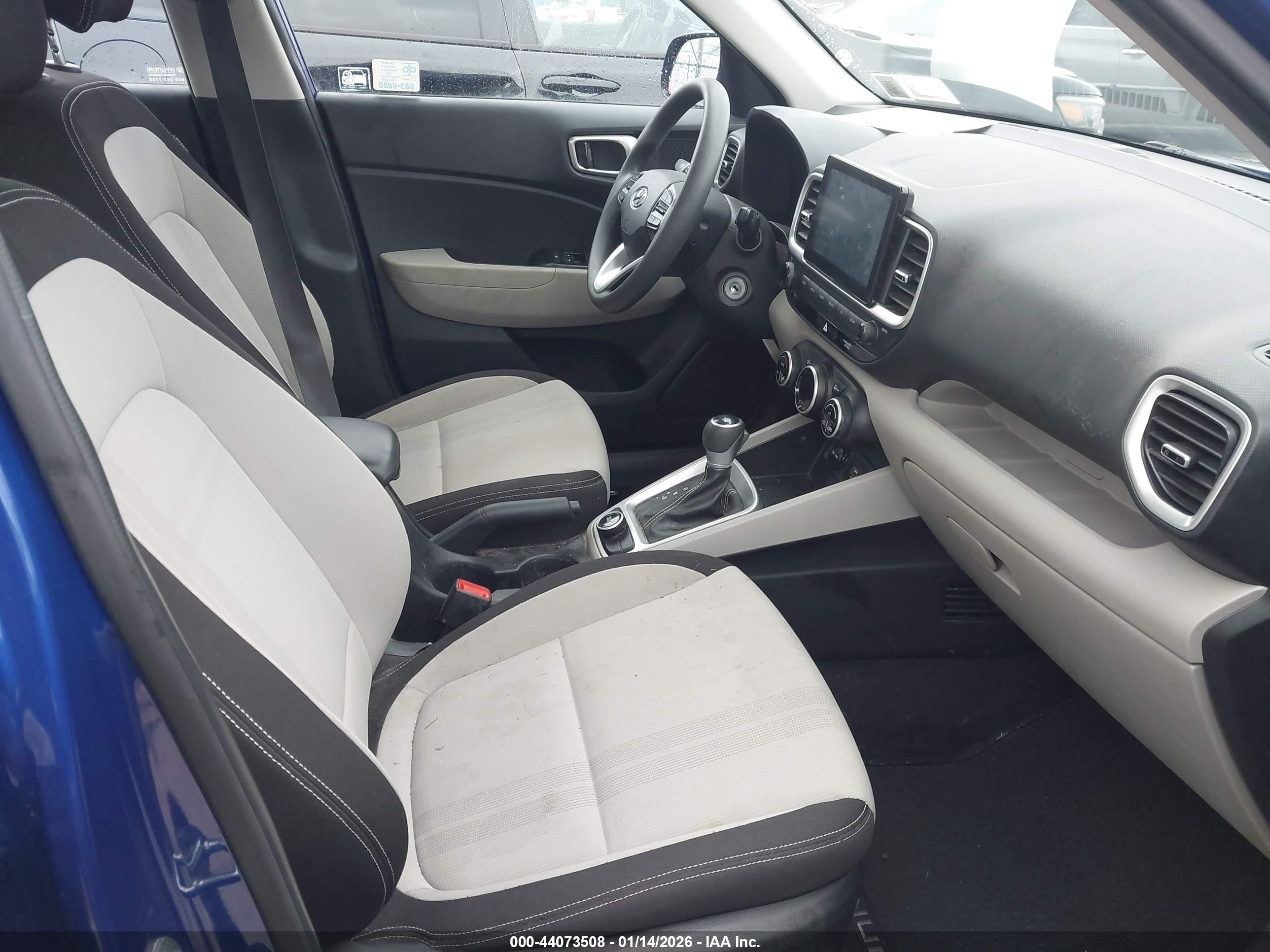 HYUNDAI VENUE image 5
