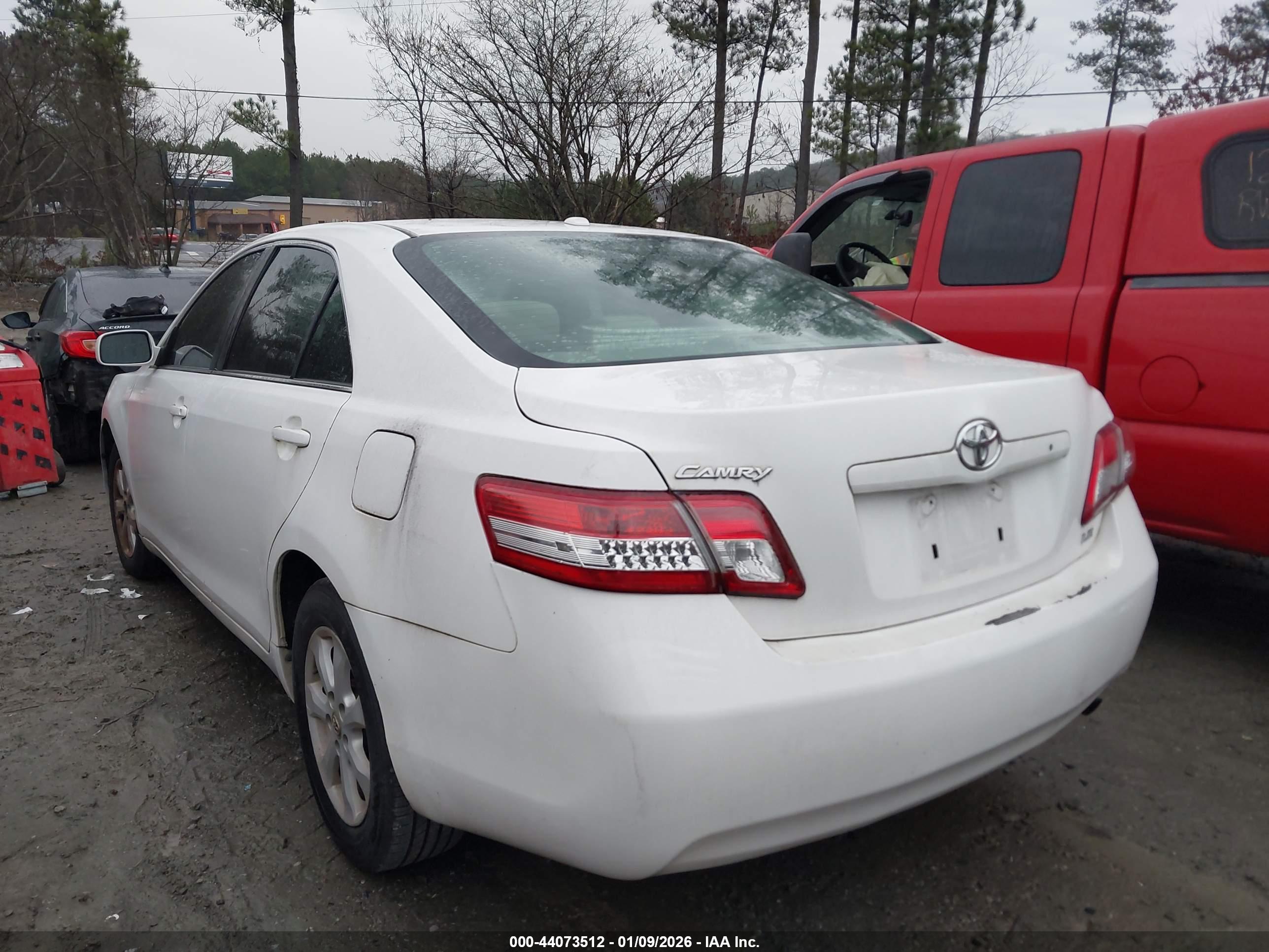 TOYOTA CAMRY image 3