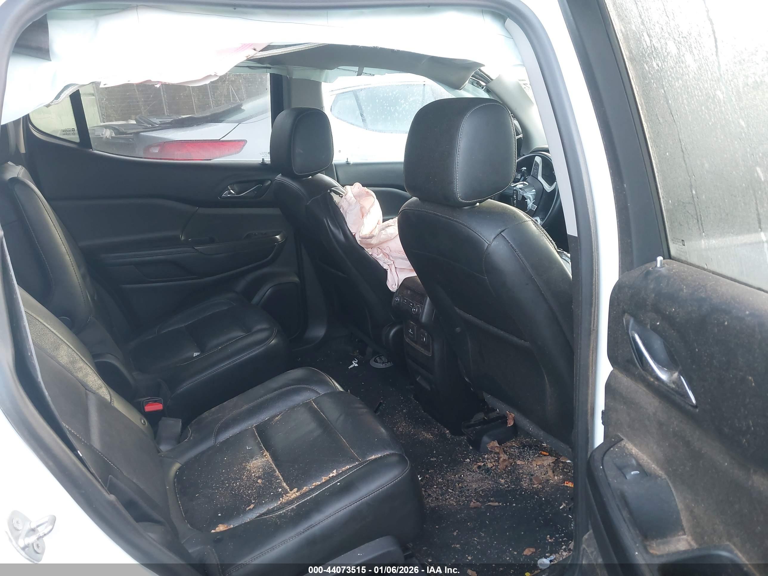GMC ACADIA image 8