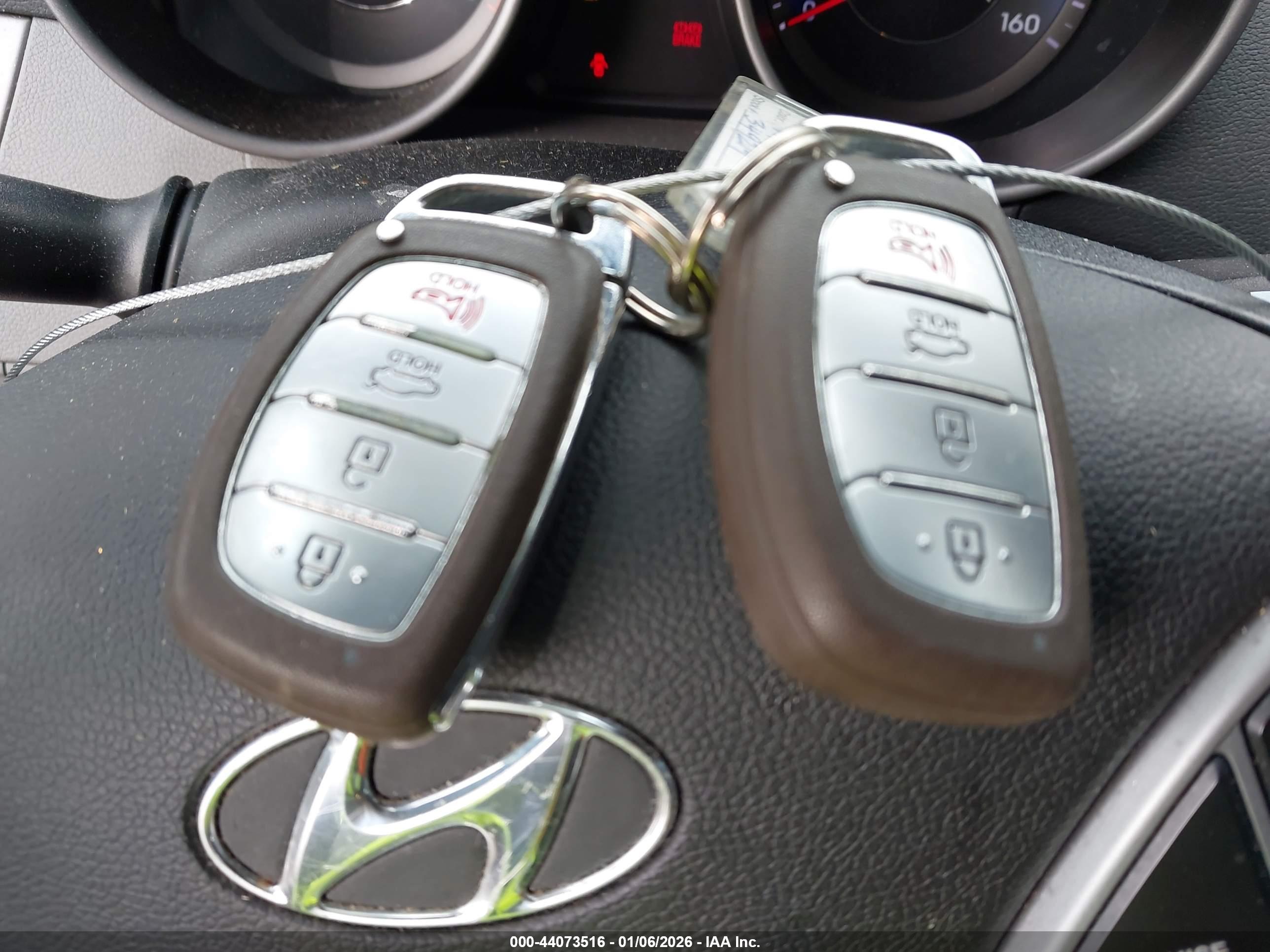 HYUNDAI ELANTRA image 11