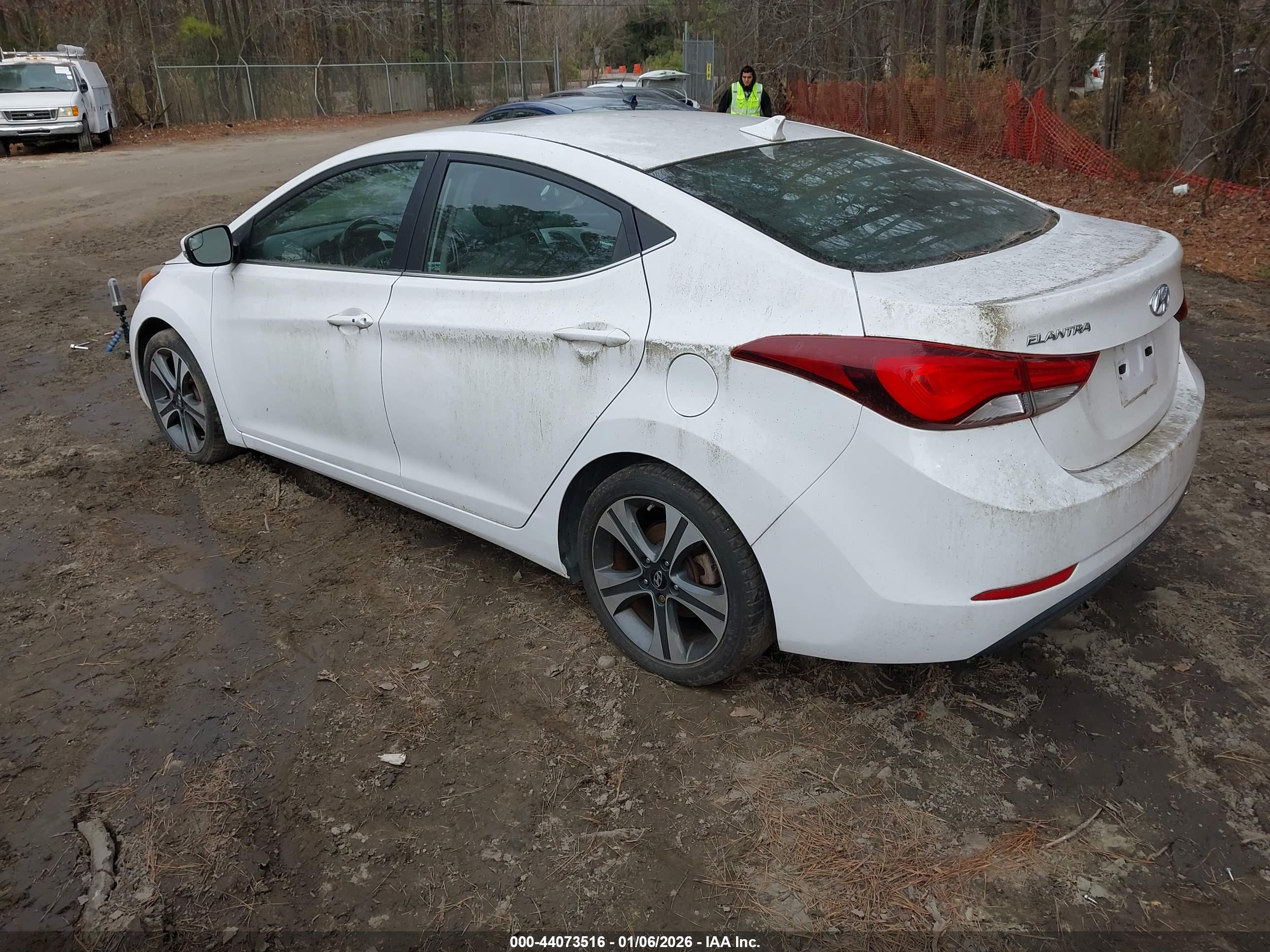 HYUNDAI ELANTRA image 3