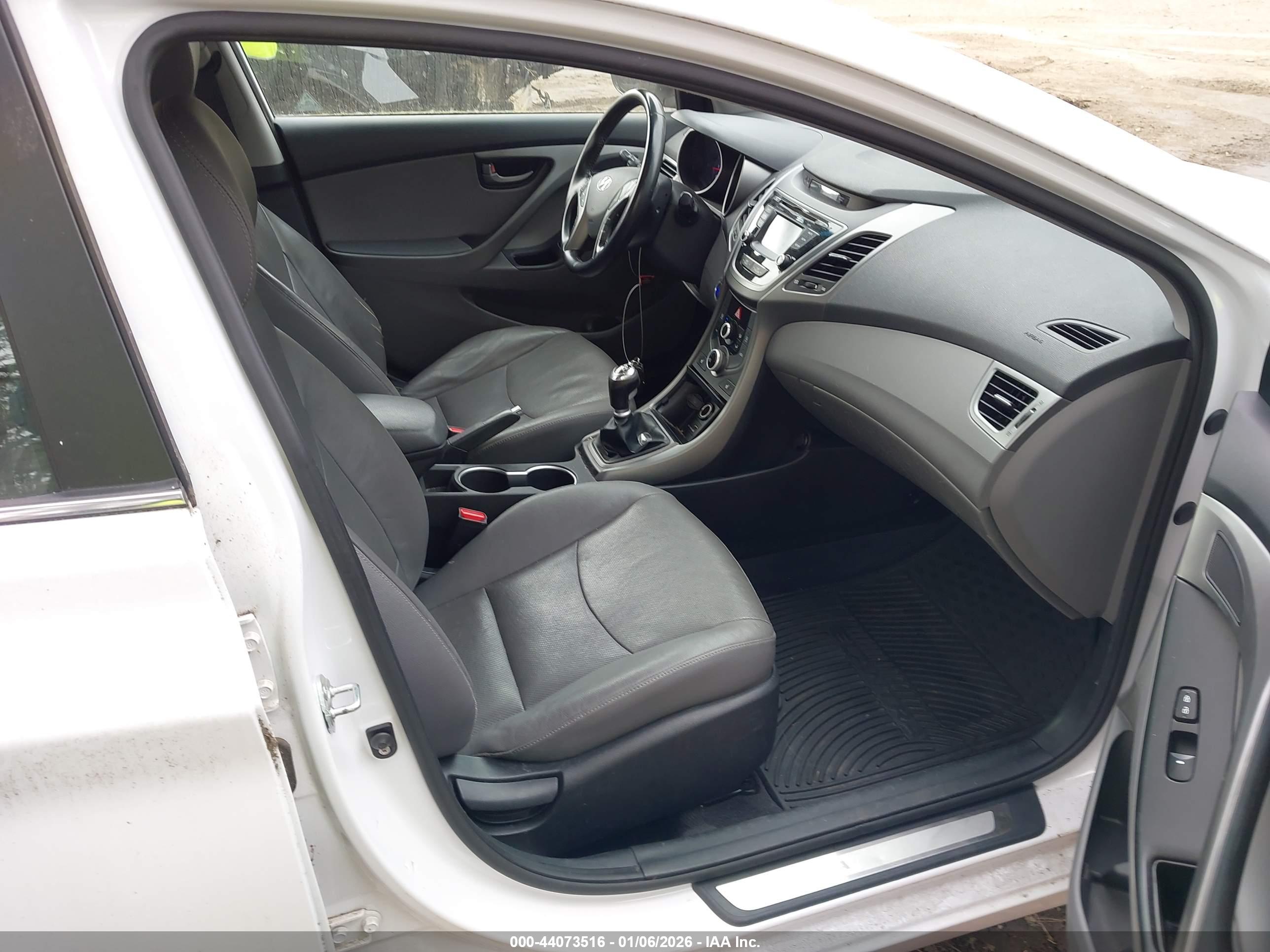 HYUNDAI ELANTRA image 5