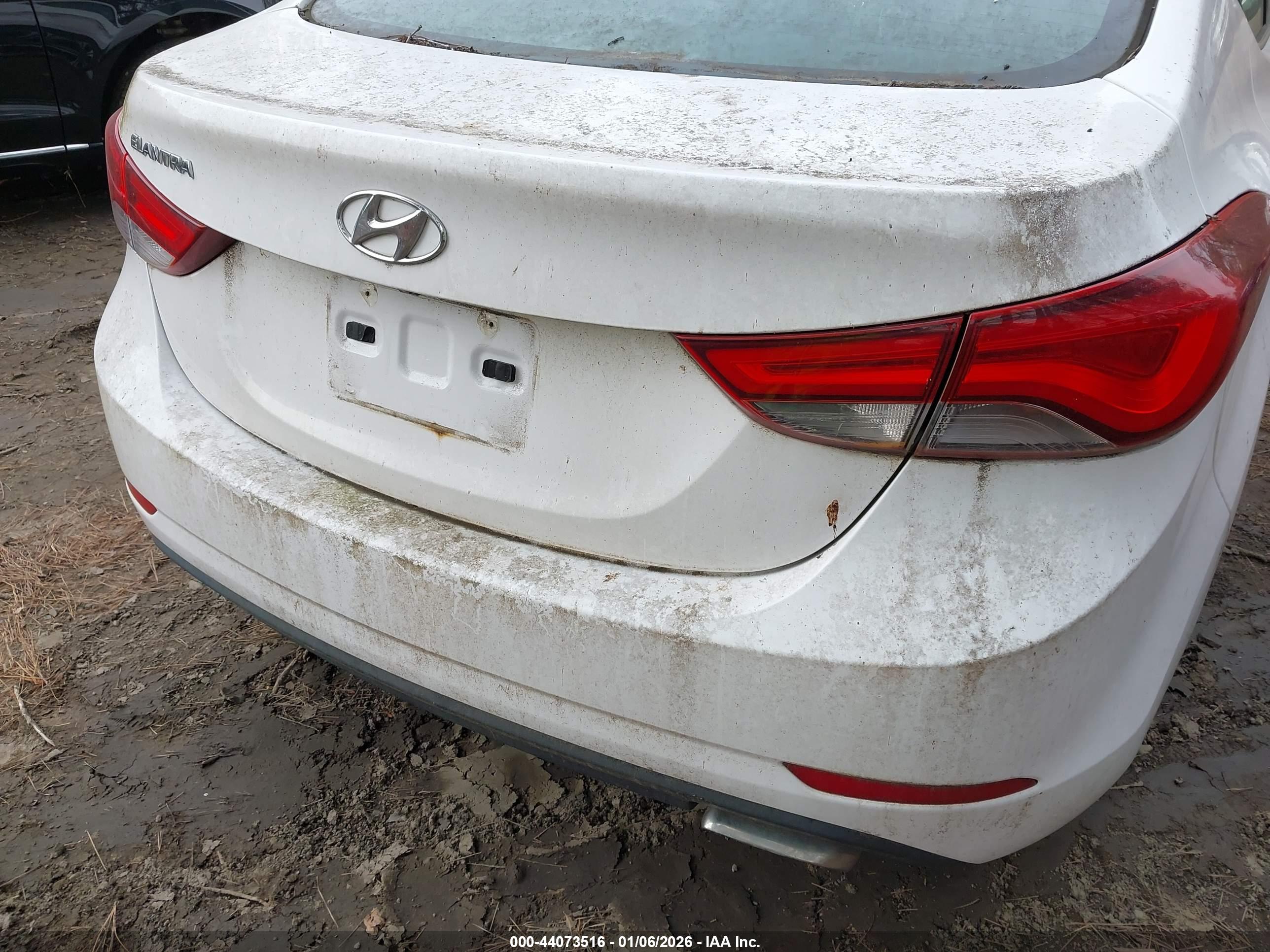 HYUNDAI ELANTRA image 6