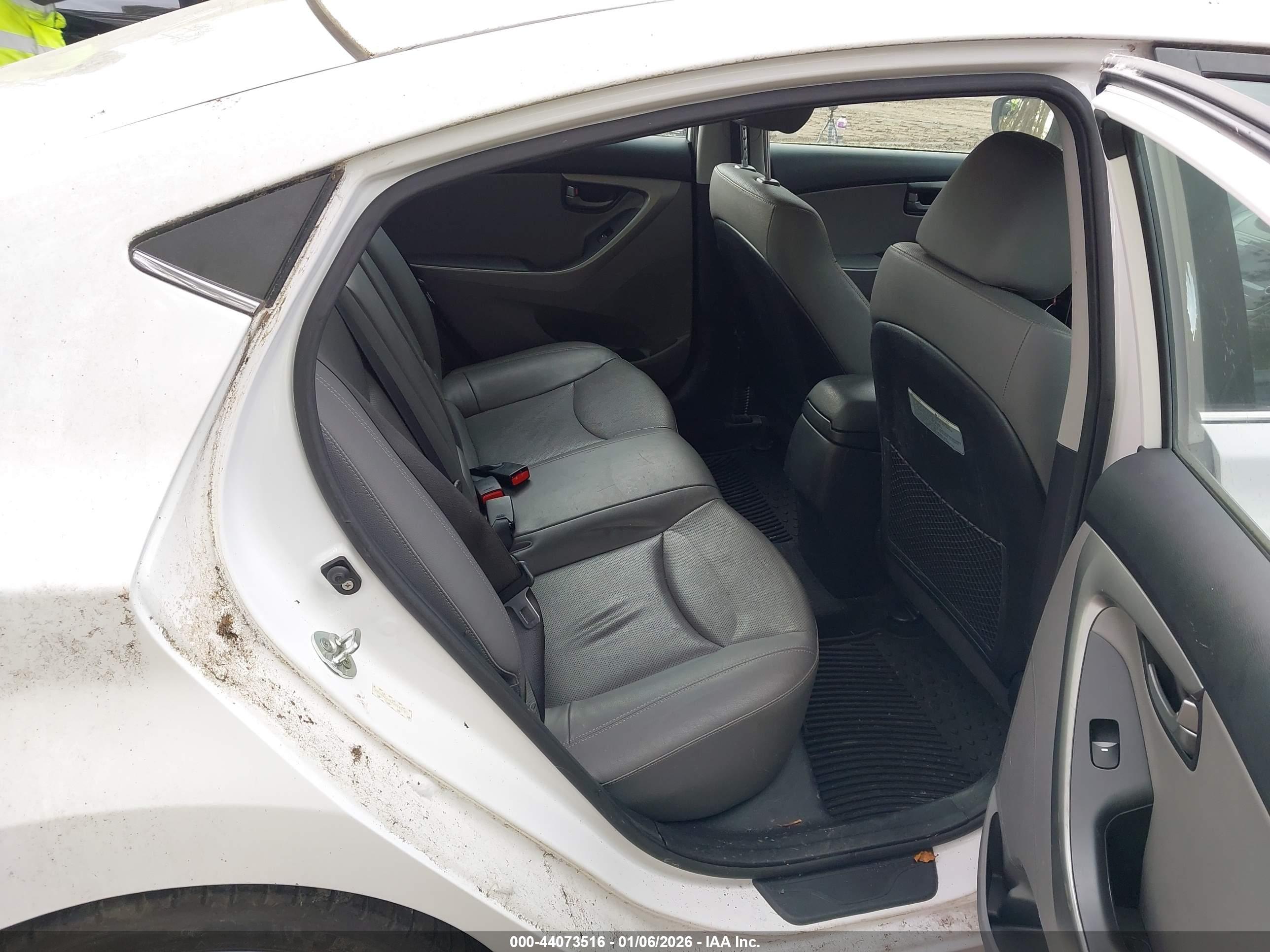 HYUNDAI ELANTRA image 8
