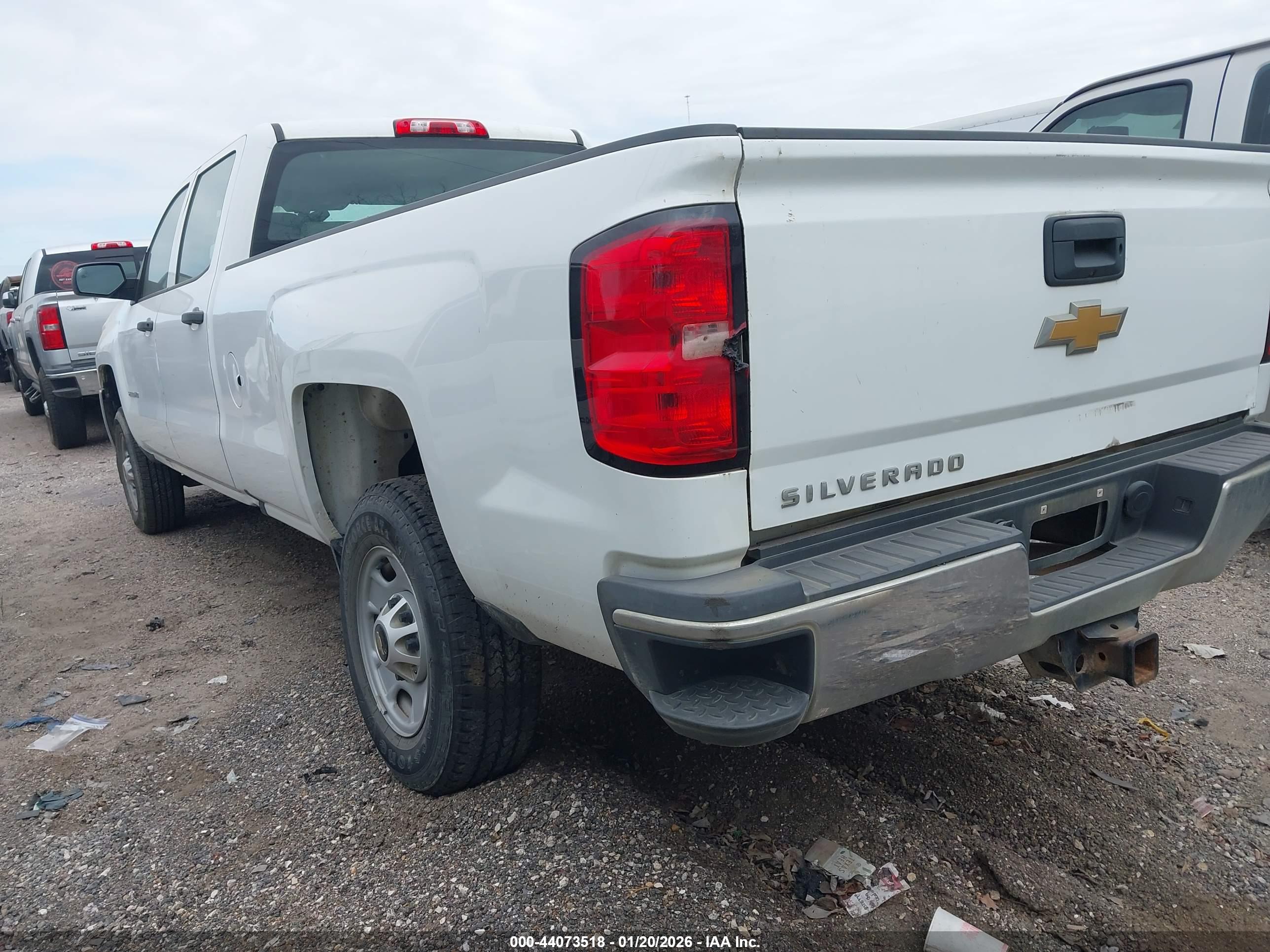CHEVROLET SILVERADO image 3