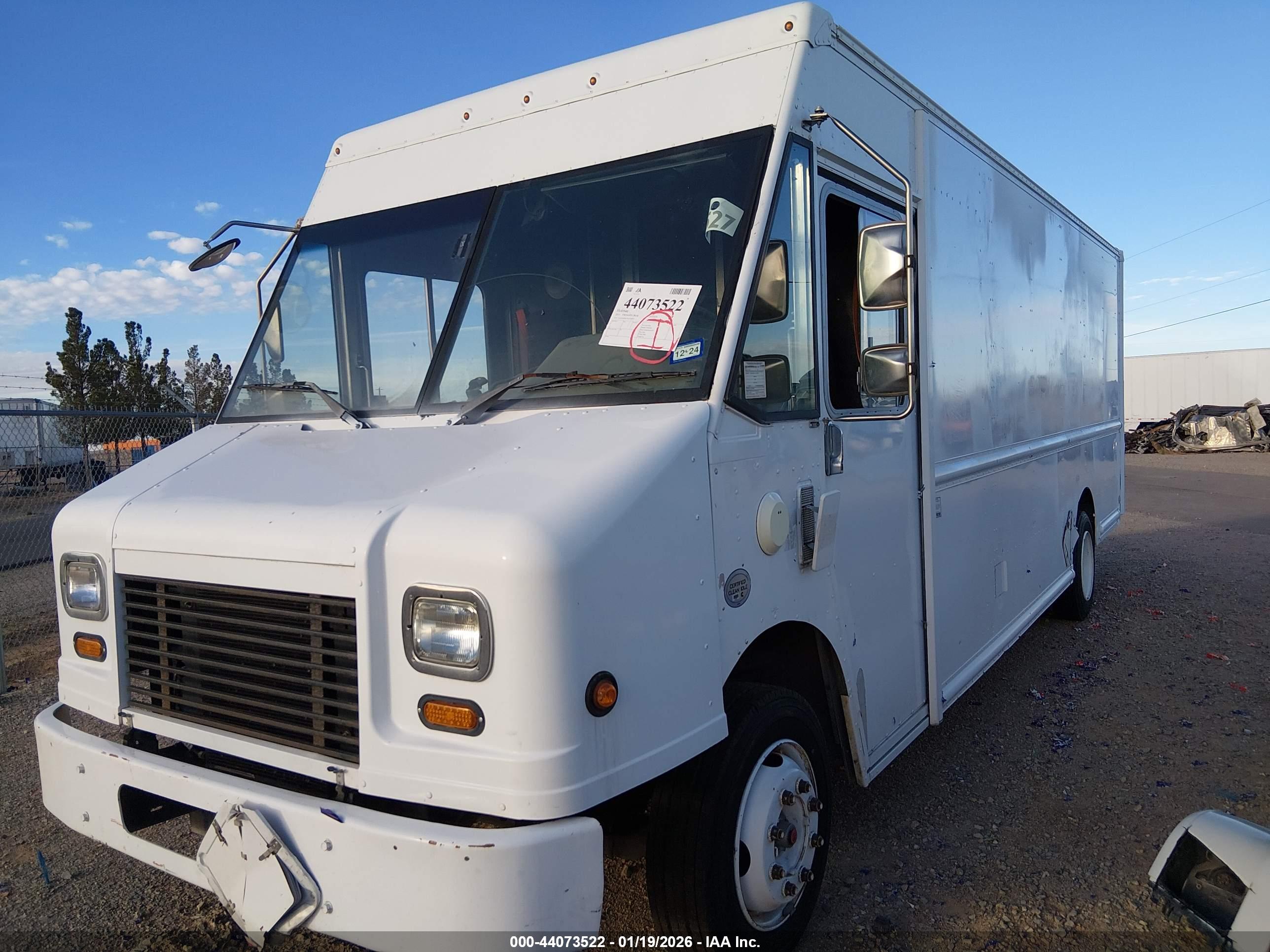 FREIGHTLINER CHASSIS image 2