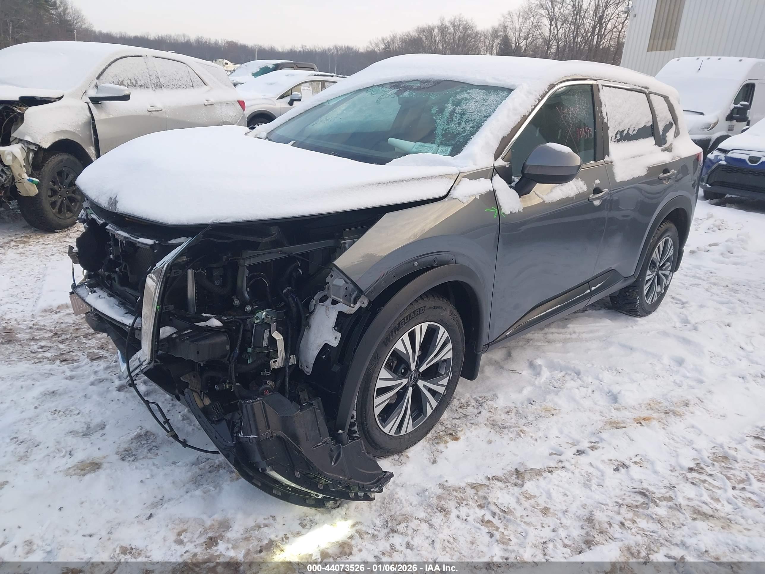 NISSAN ROGUE image 2