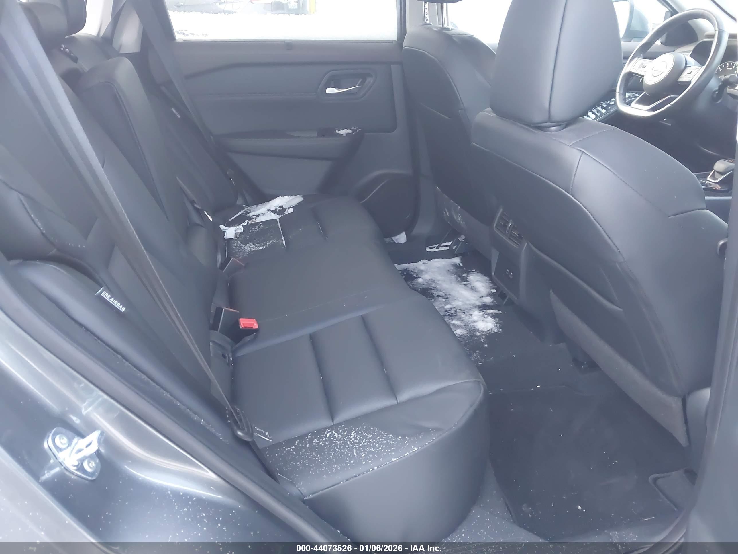 NISSAN ROGUE image 8