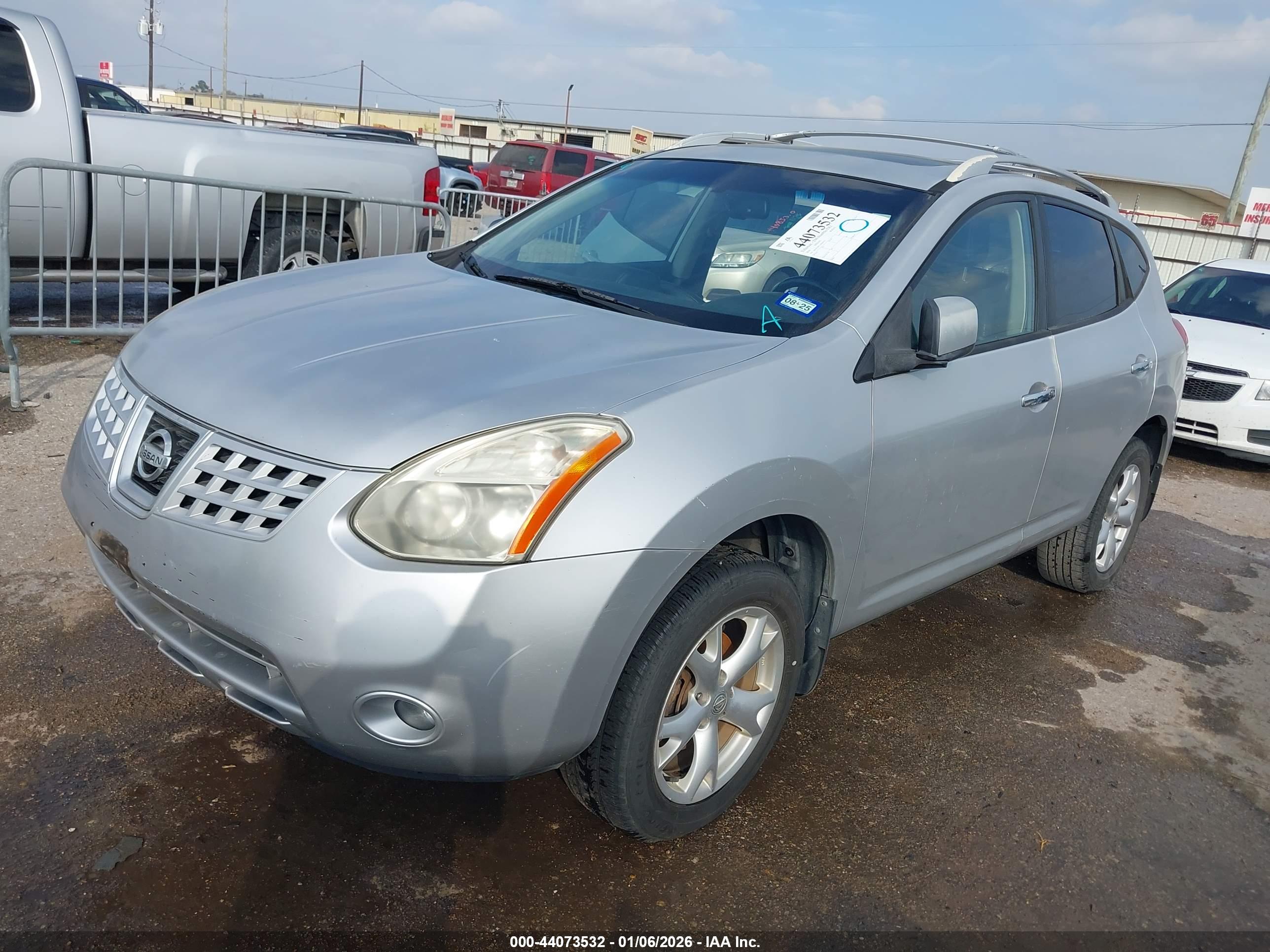 NISSAN ROGUE image 2