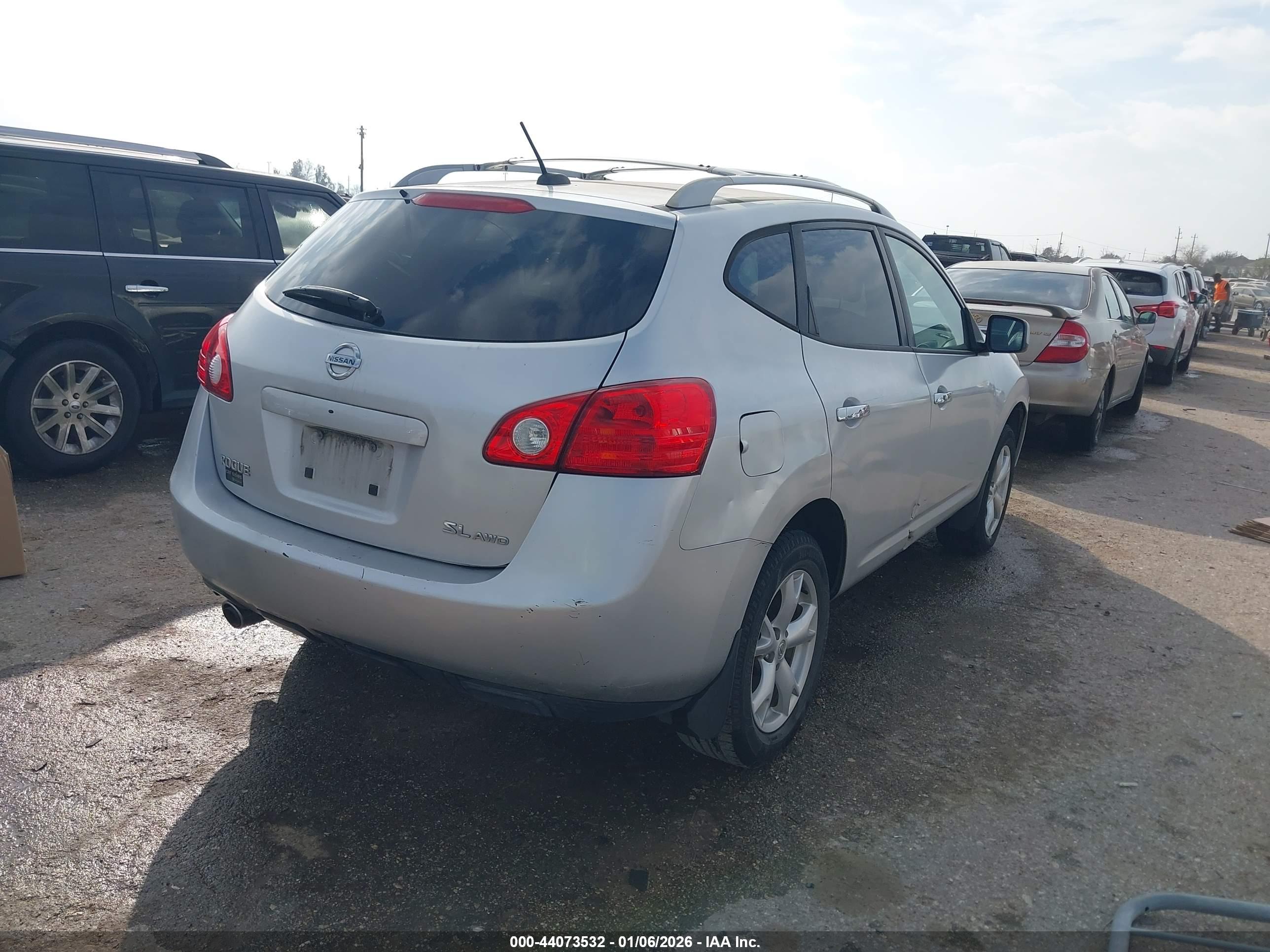 NISSAN ROGUE image 4