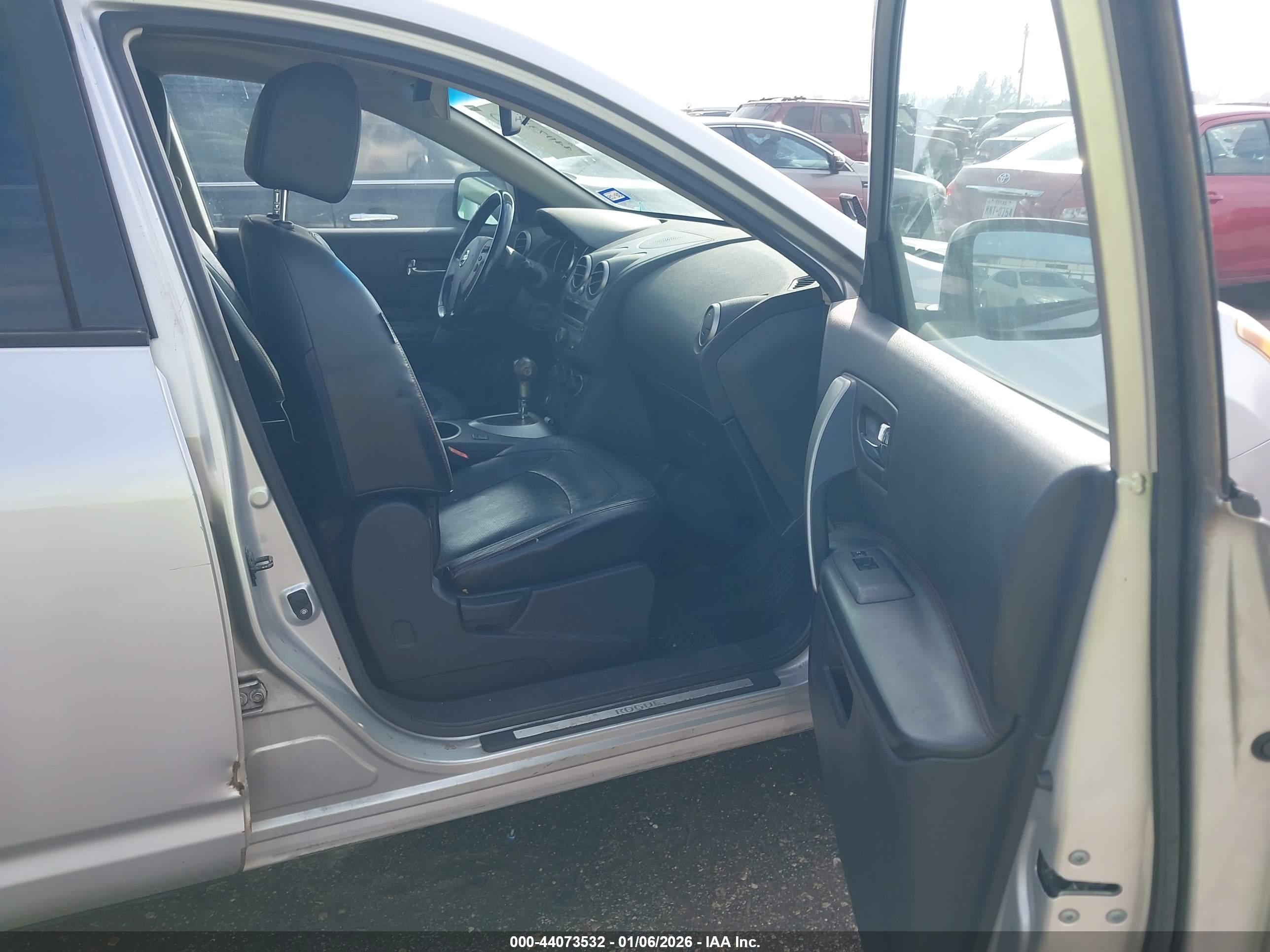 NISSAN ROGUE image 5
