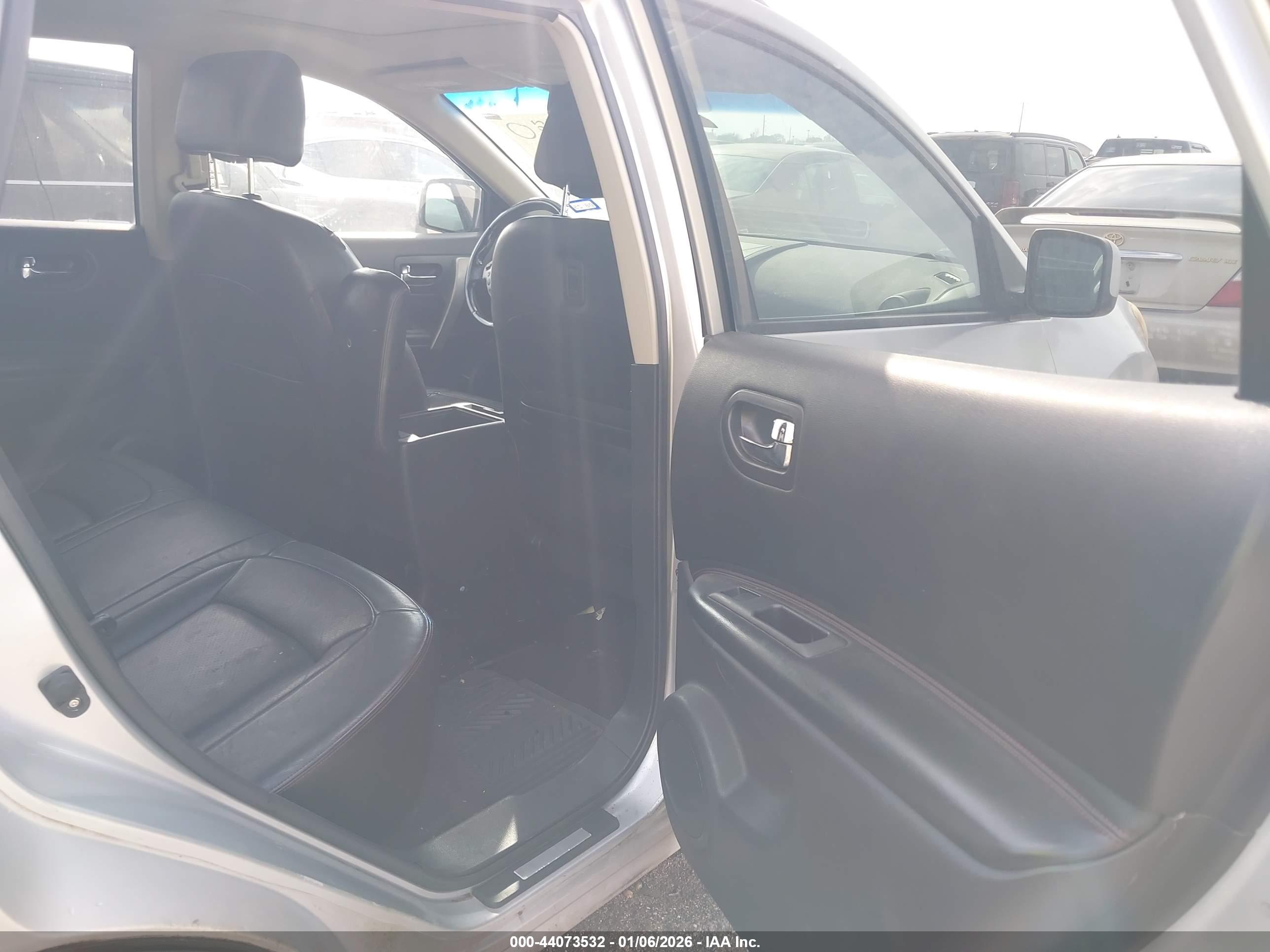NISSAN ROGUE image 8
