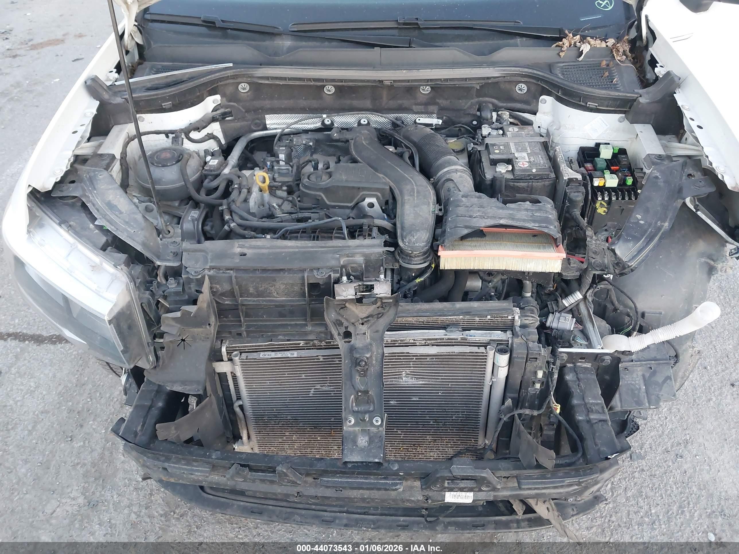 VOLKSWAGEN TAOS image 10