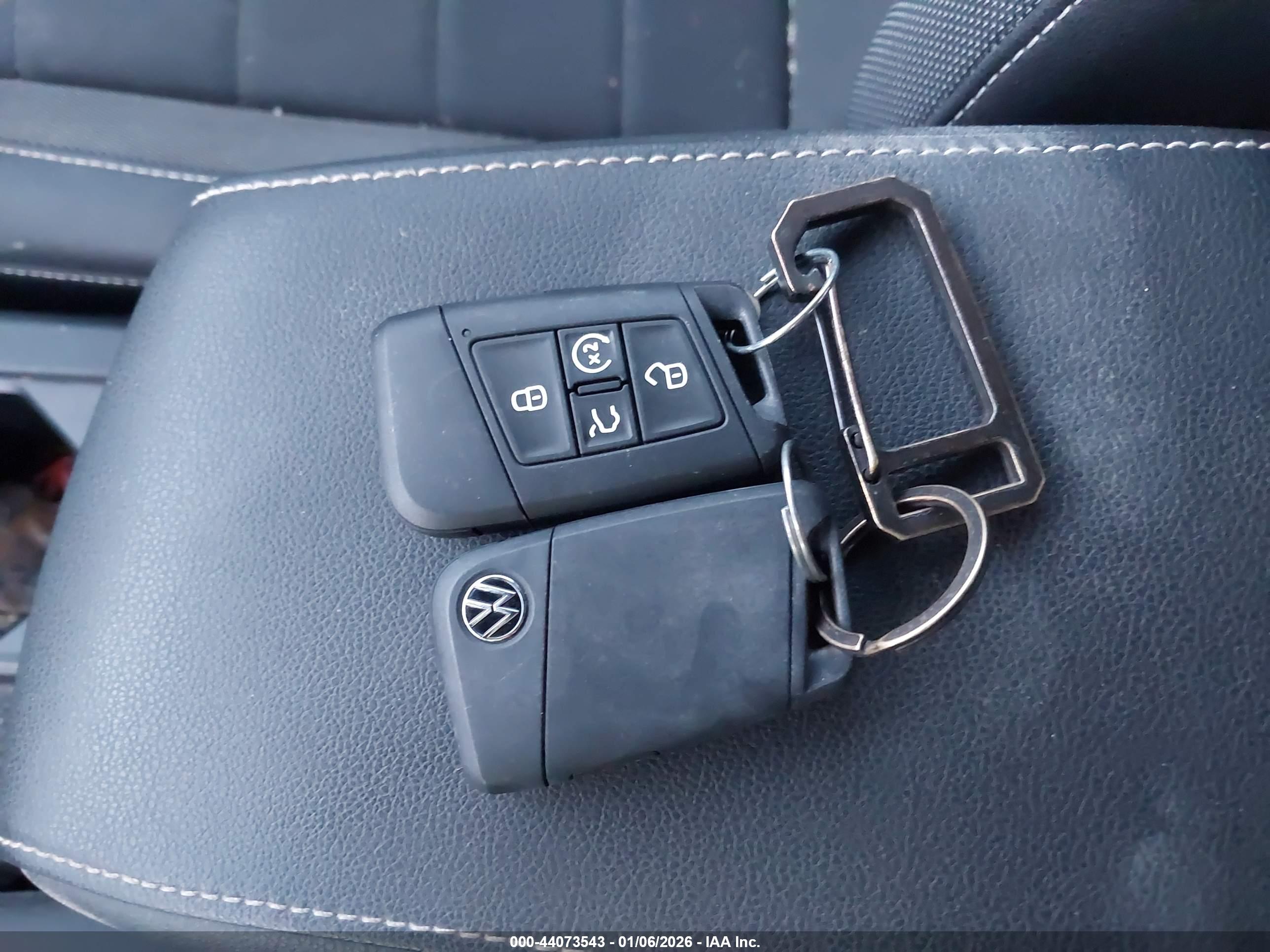 VOLKSWAGEN TAOS image 11