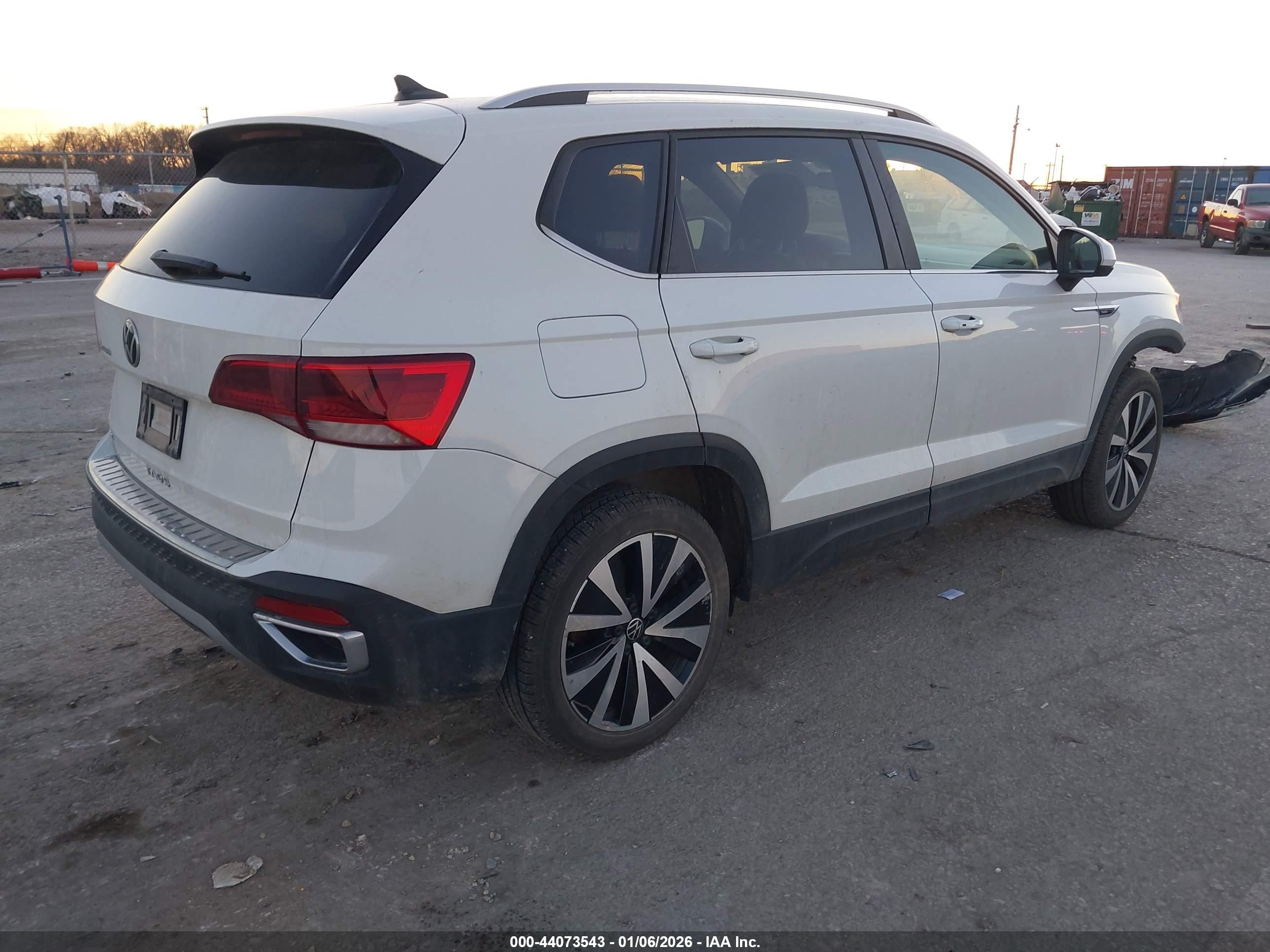 VOLKSWAGEN TAOS image 4