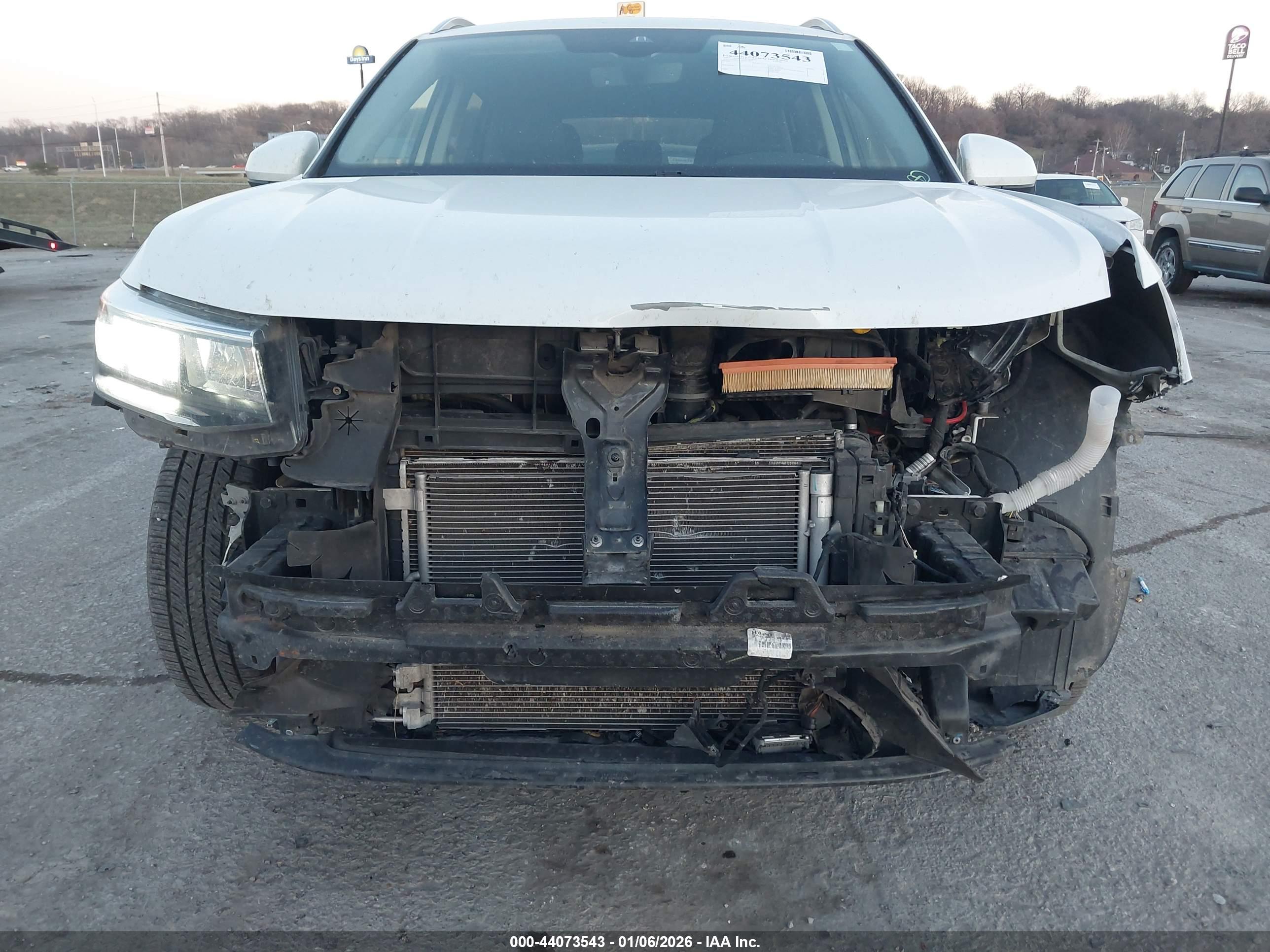 VOLKSWAGEN TAOS image 6