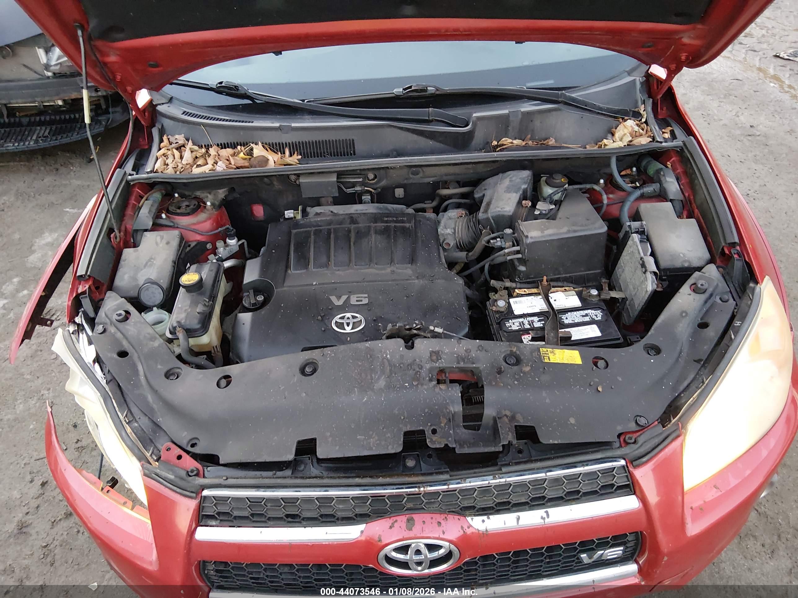 TOYOTA RAV4 image 10