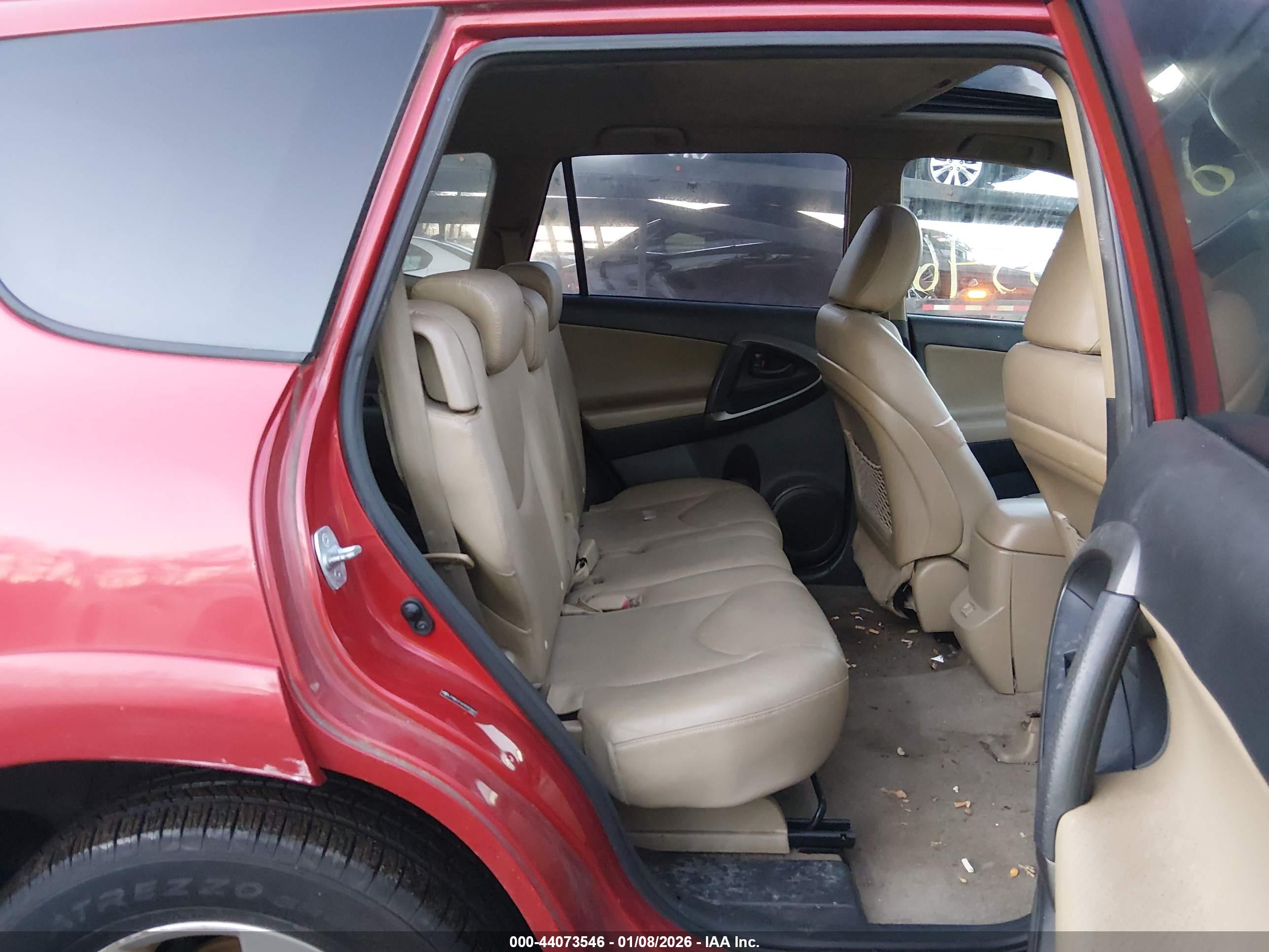 TOYOTA RAV4 image 8
