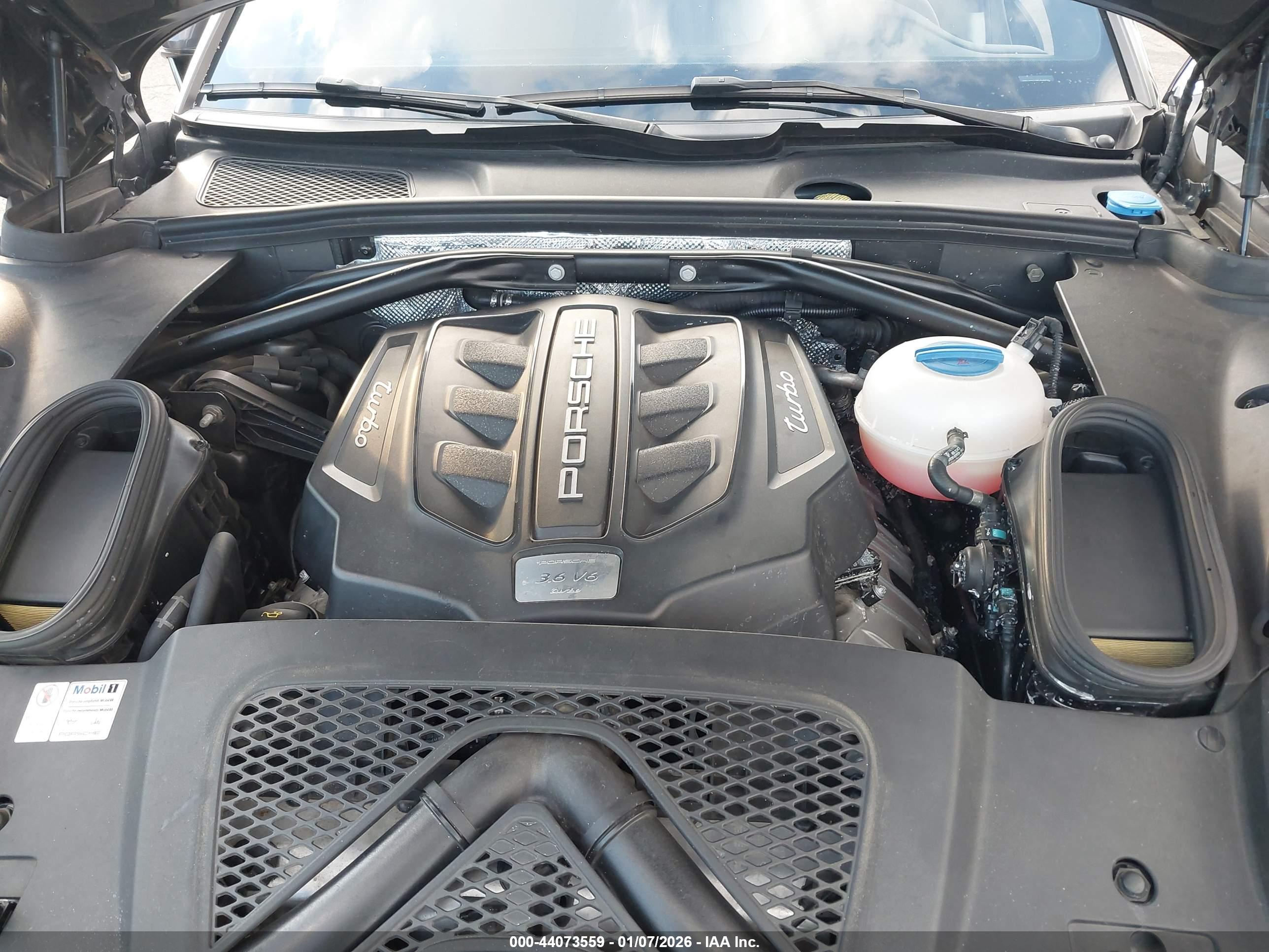 PORSCHE MACAN image 10