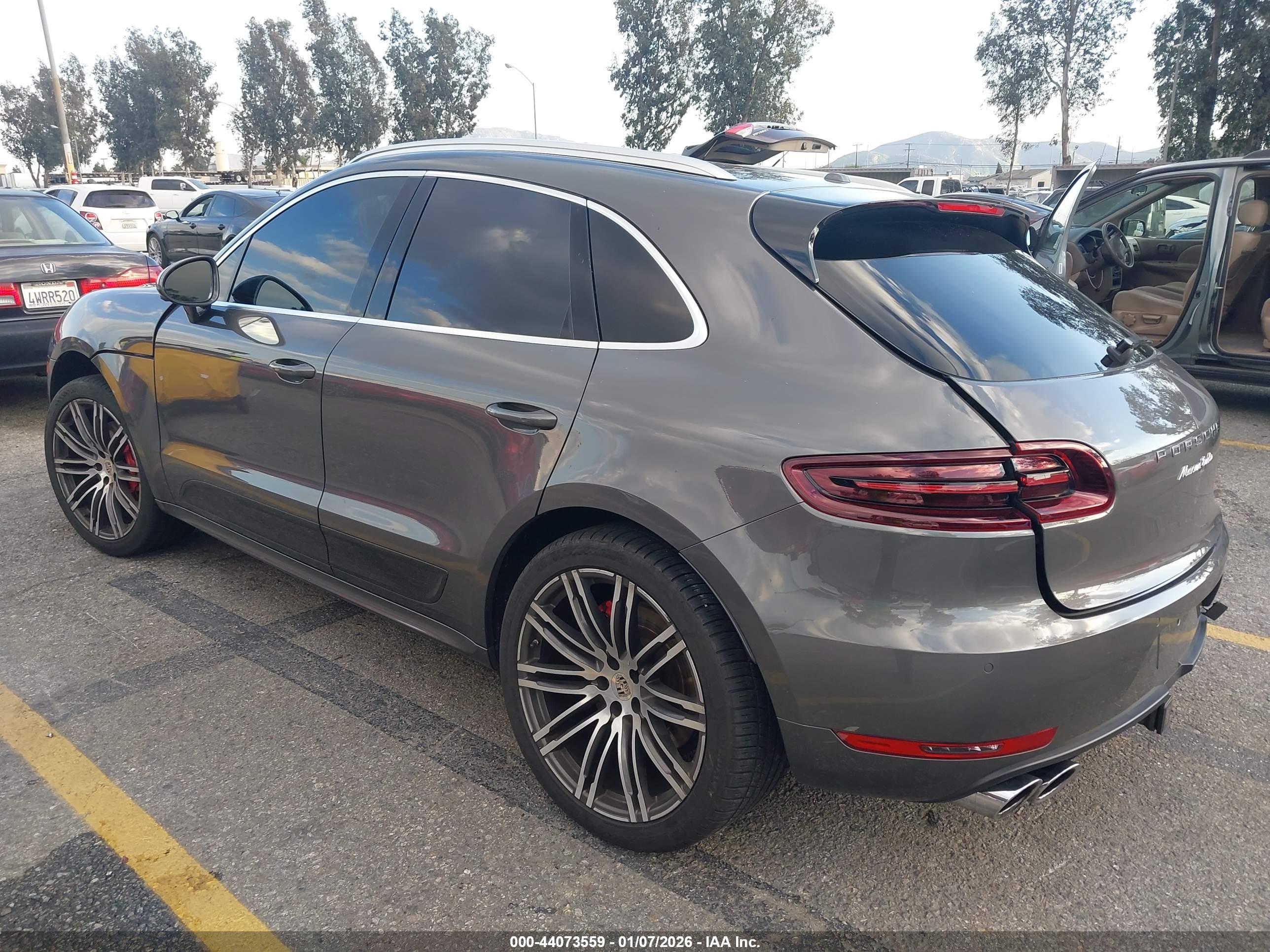 PORSCHE MACAN image 3